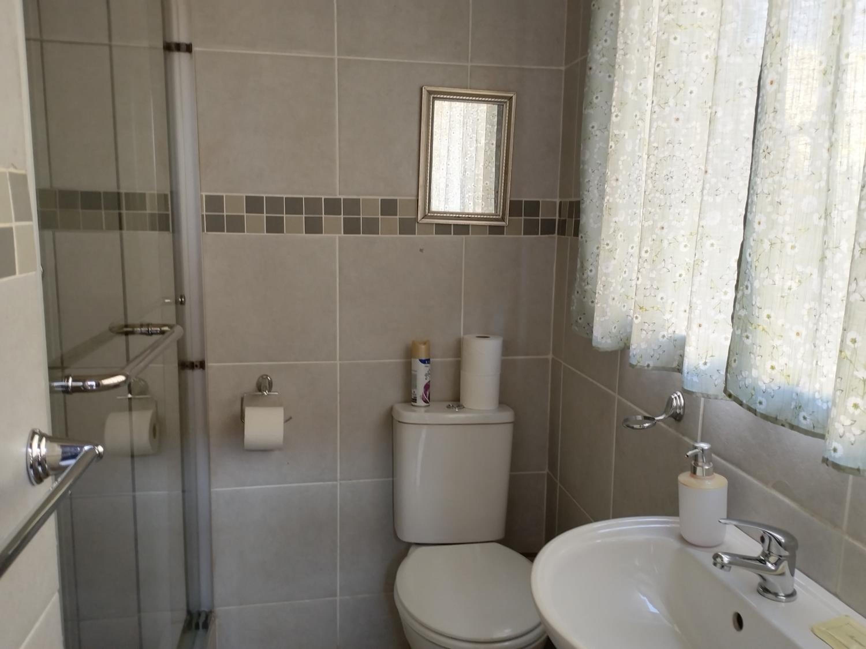 Deluxe Double Room with Shower - Photo 6