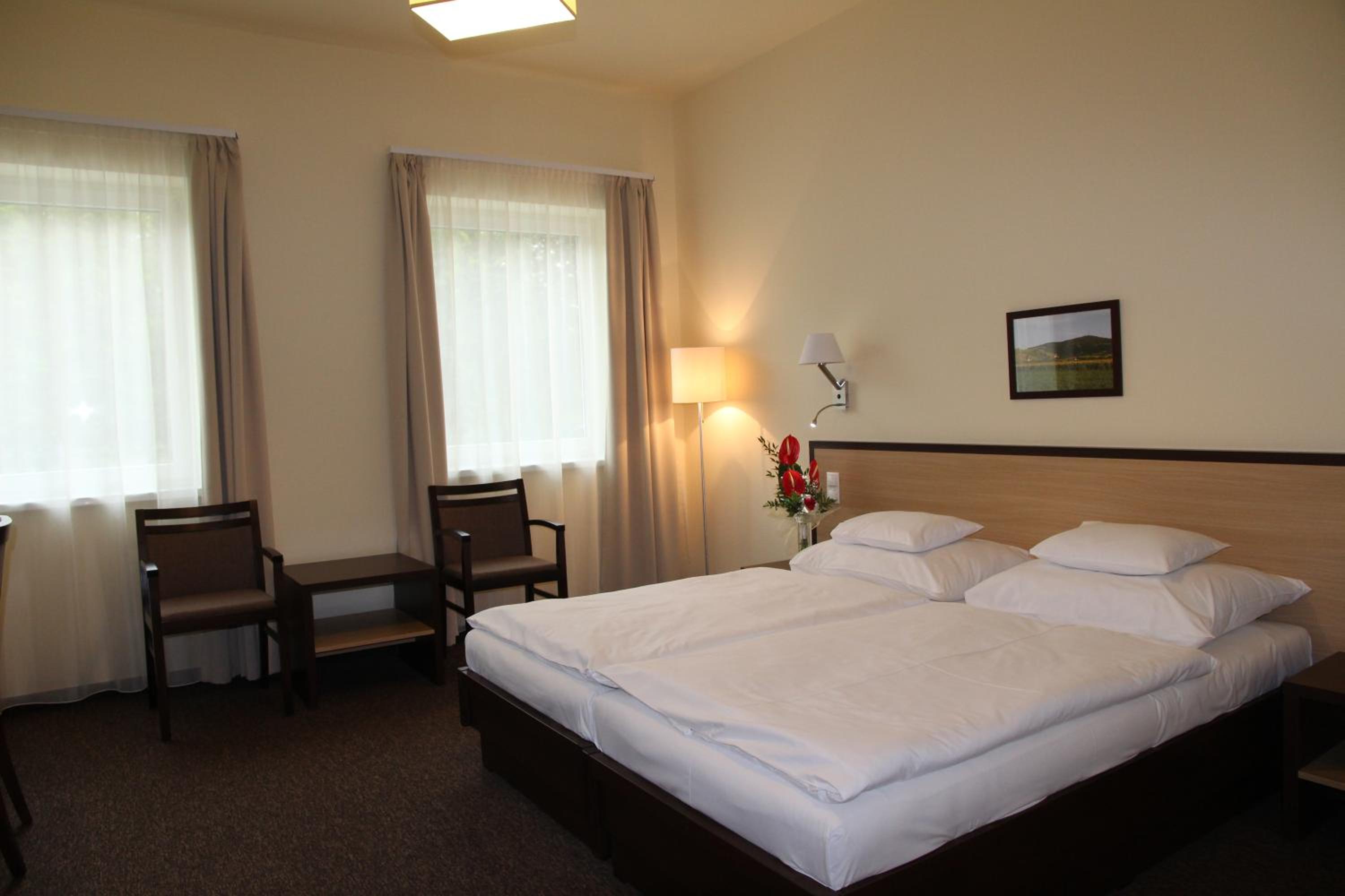 Double or Twin Room - Photo 10