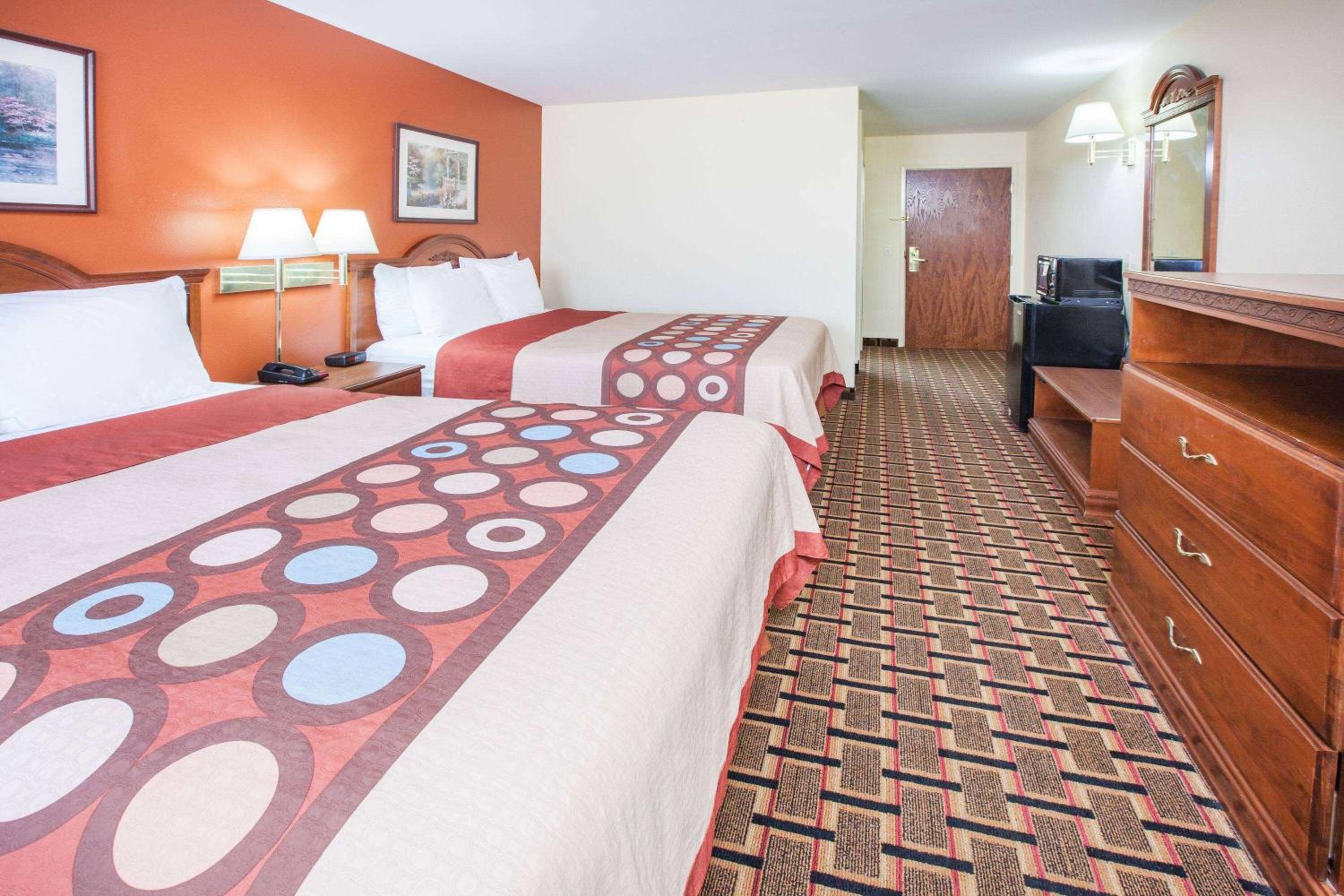 Studio Suite with Two Queen Beds - Non-Smoking - Photo 1