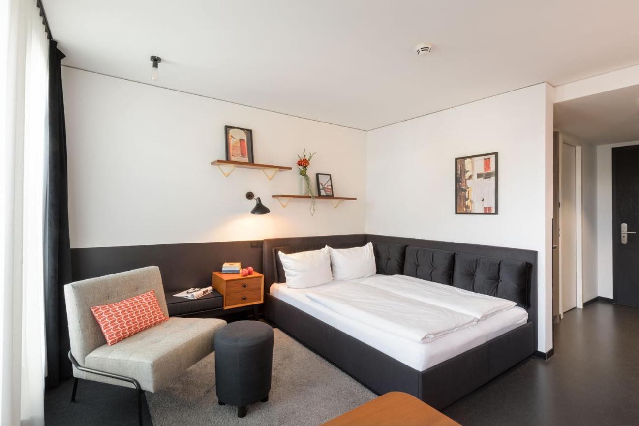 Apartment M - King bed and terrace