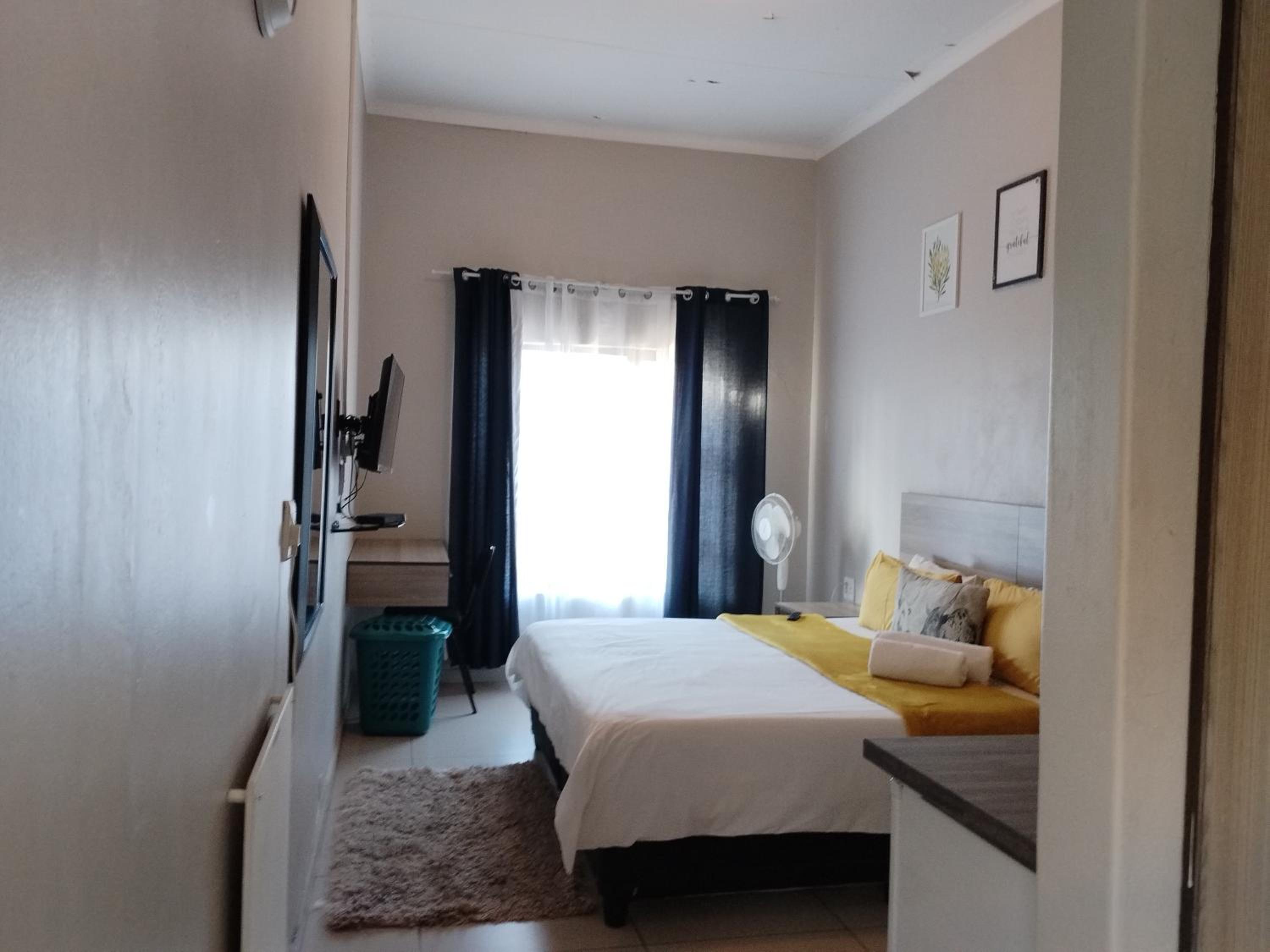 Deluxe Double Room with Shower photo 3