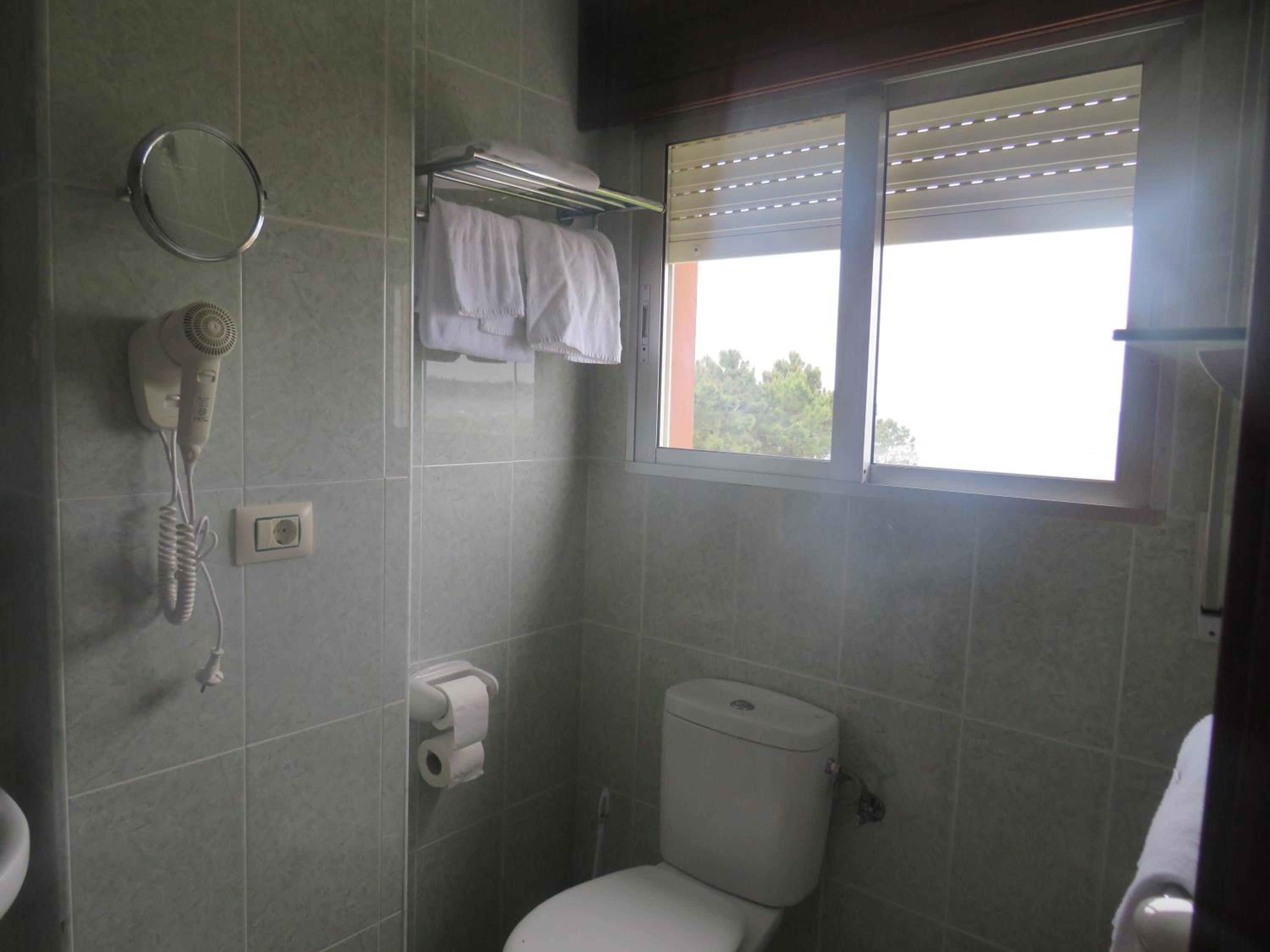 Double or Twin Room (2 Adults + 1 Child) photo 3