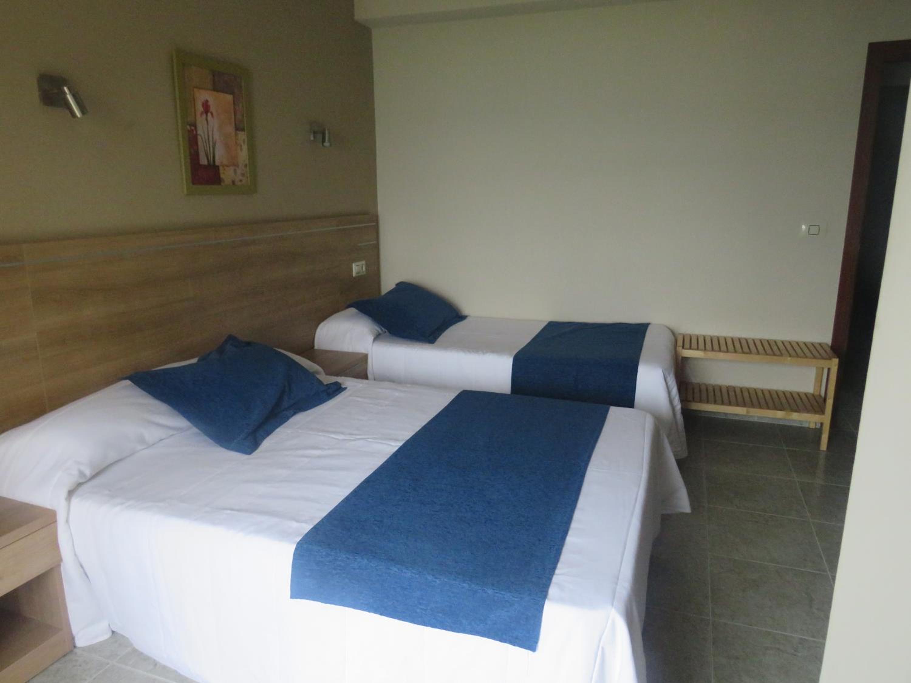 Double or Twin Room (2 Adults + 1 Child) photo 2
