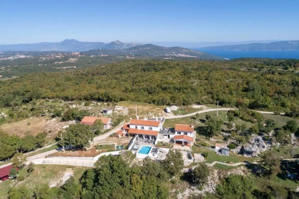 Villa photo 2