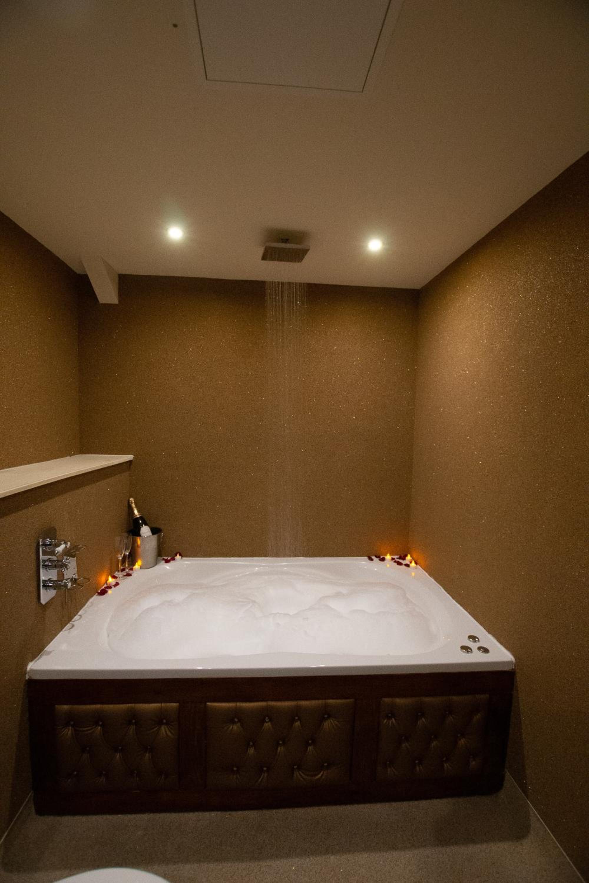 Luxury Suite - Sleeps 6 photo 2