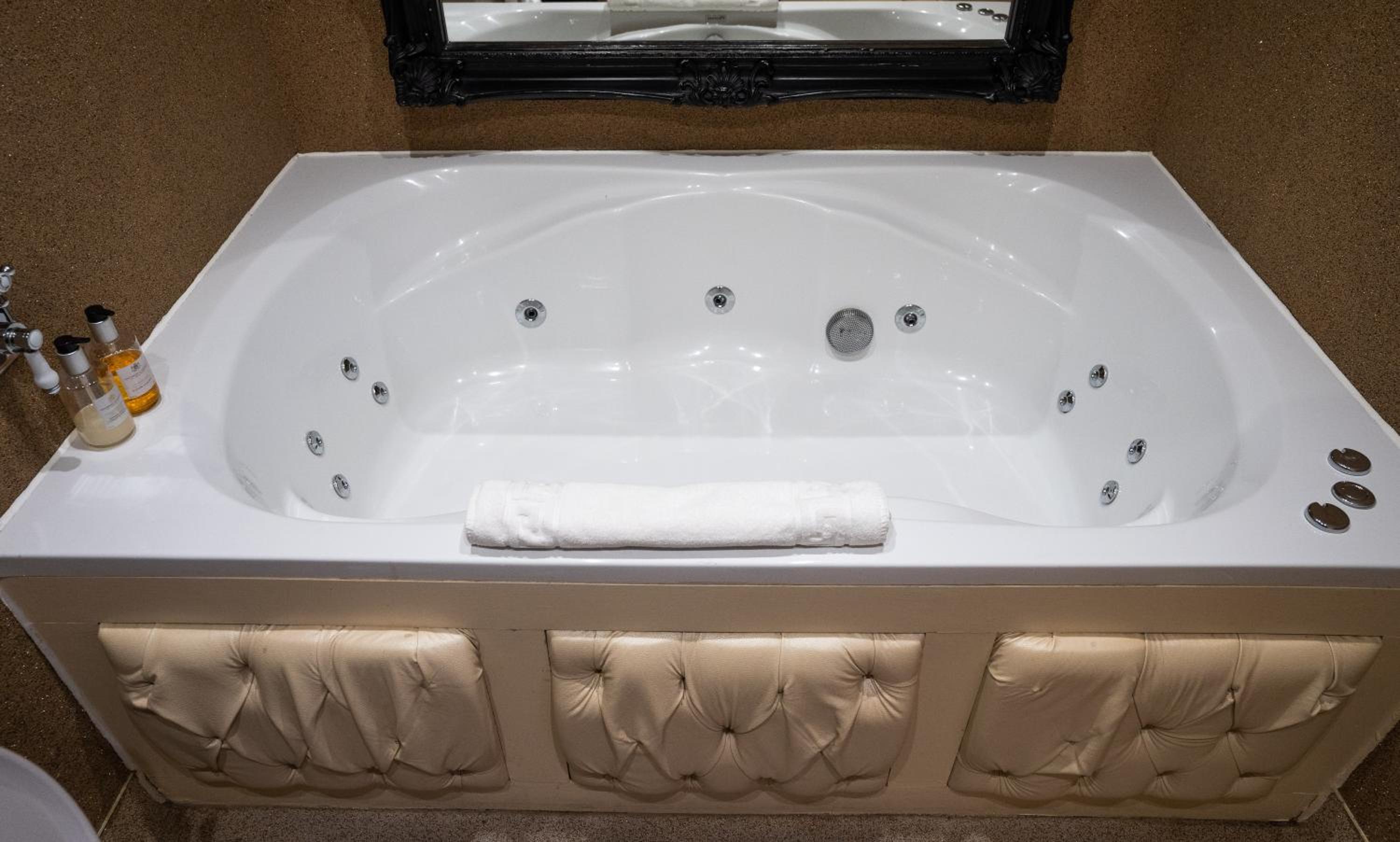 Luxury Suite - Sleeps 4 photo 2