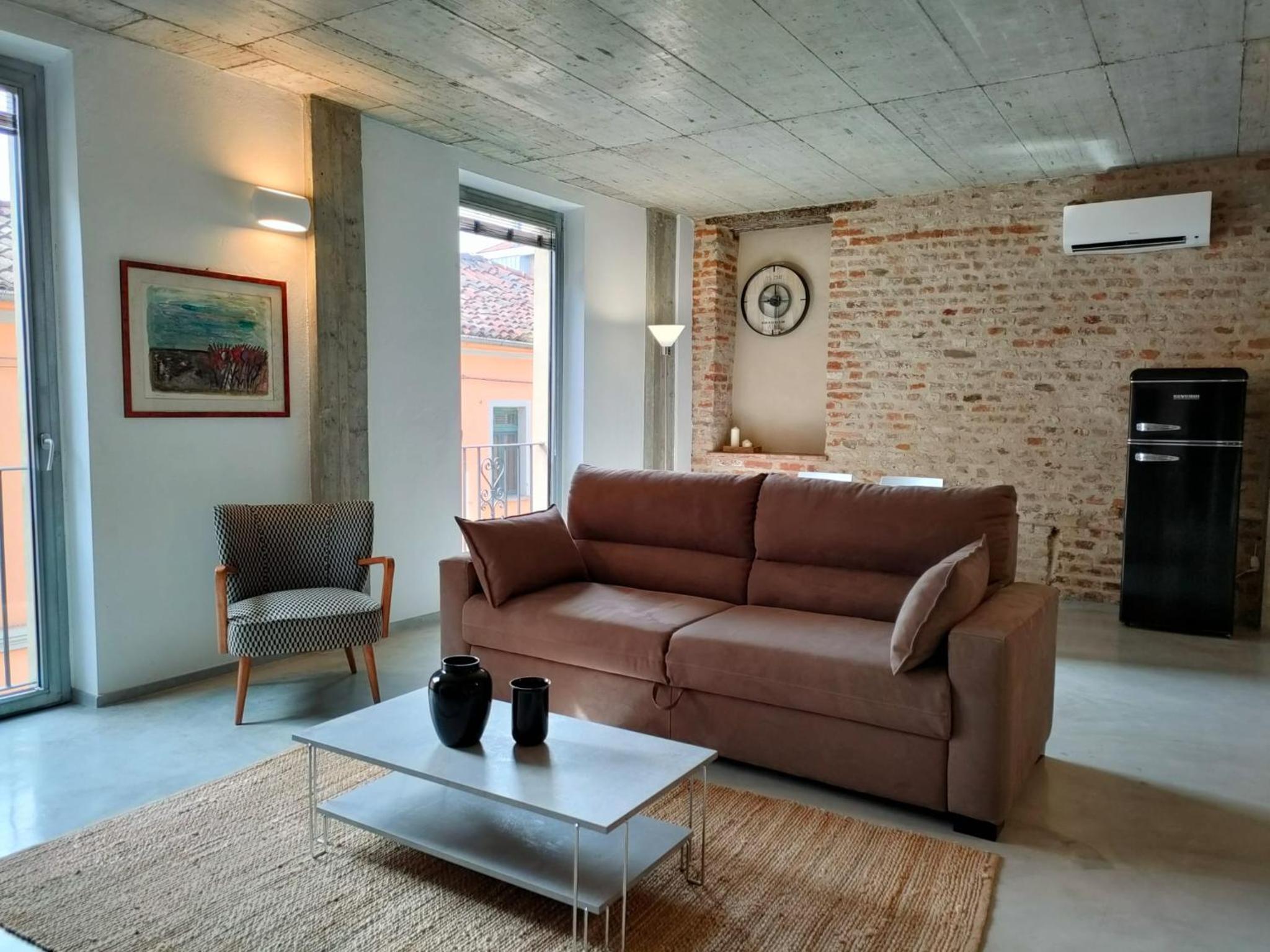 One-Bedroom Apartment photo 1