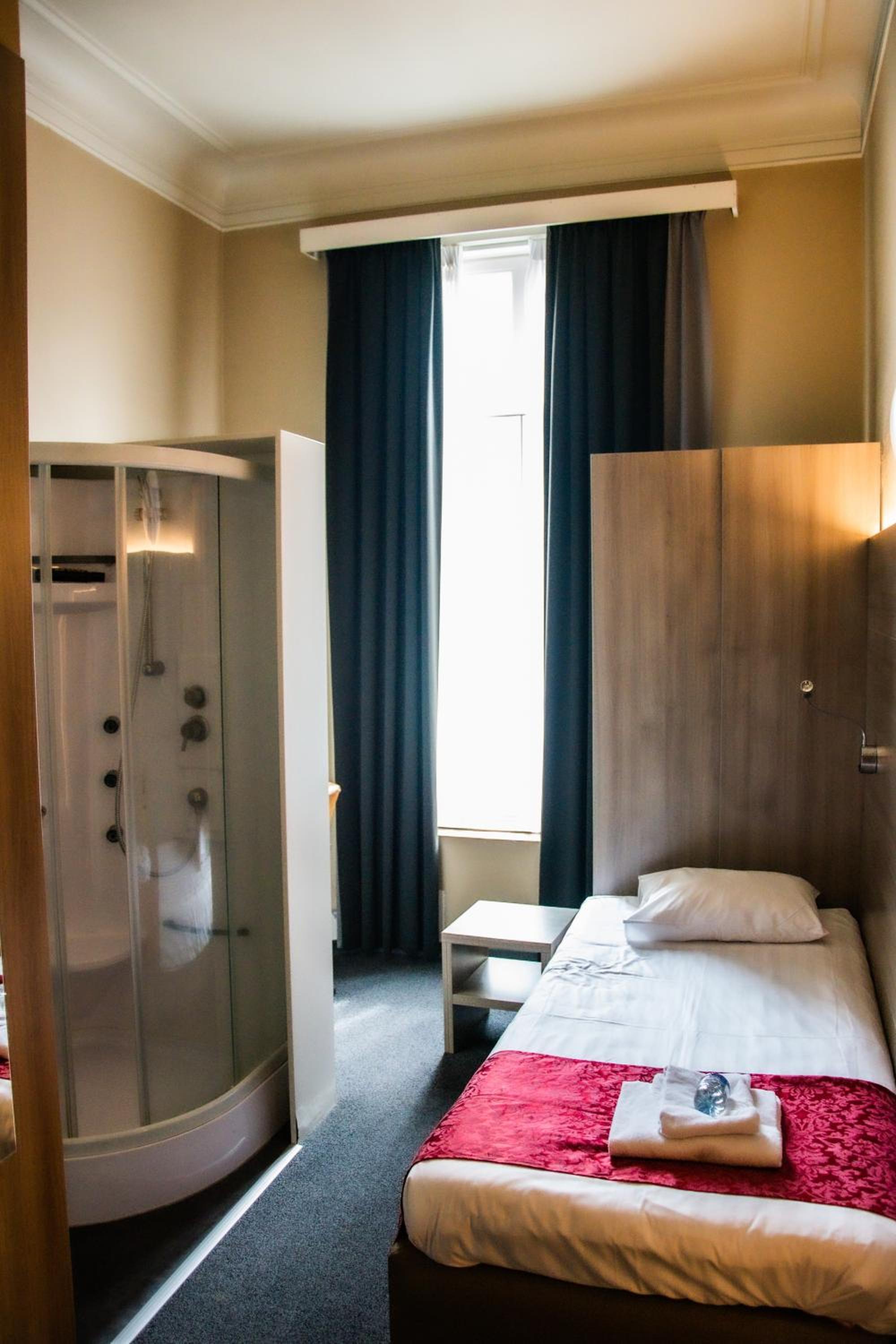 Single Room photo 3