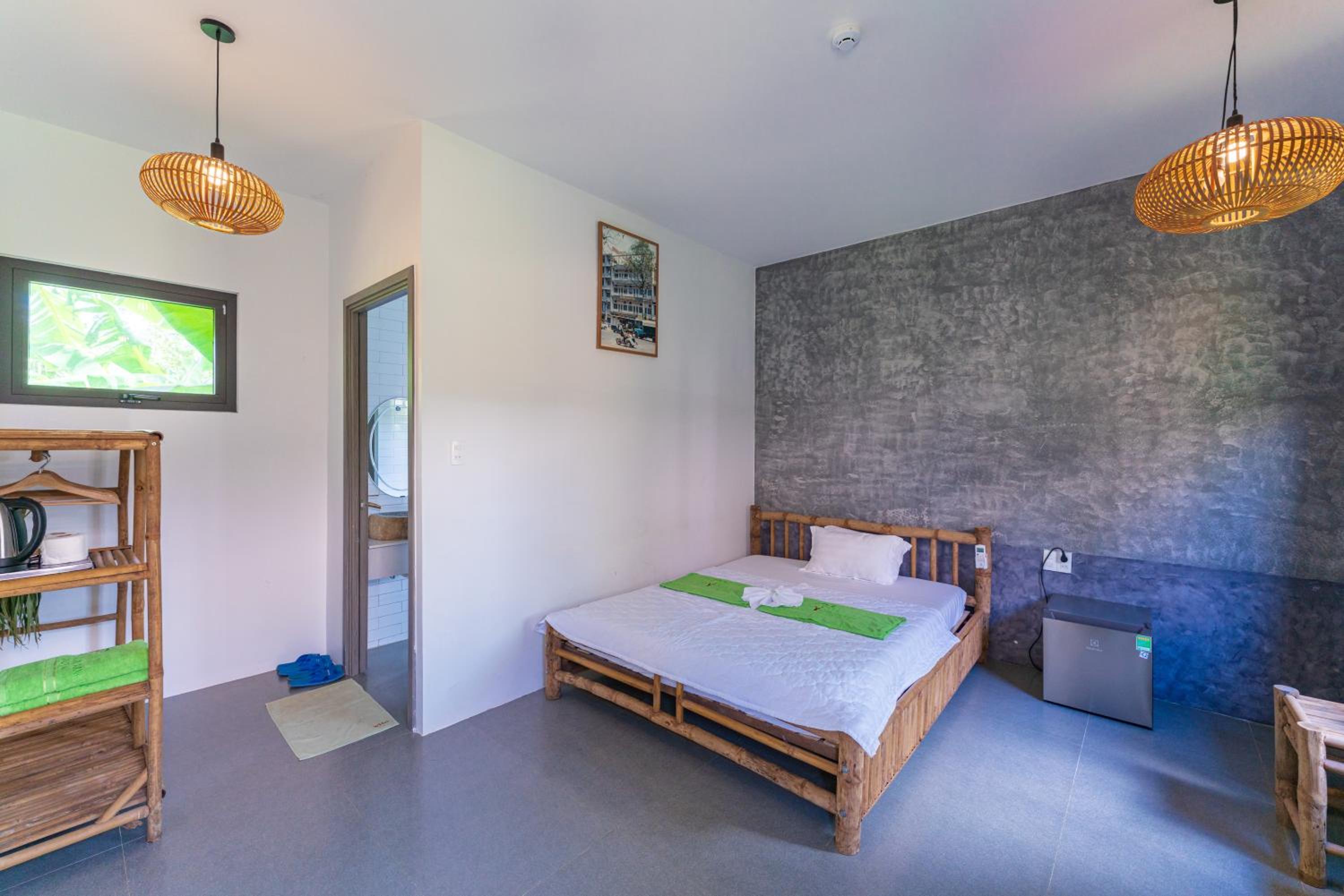 Double Room with Balcony - Photo 6