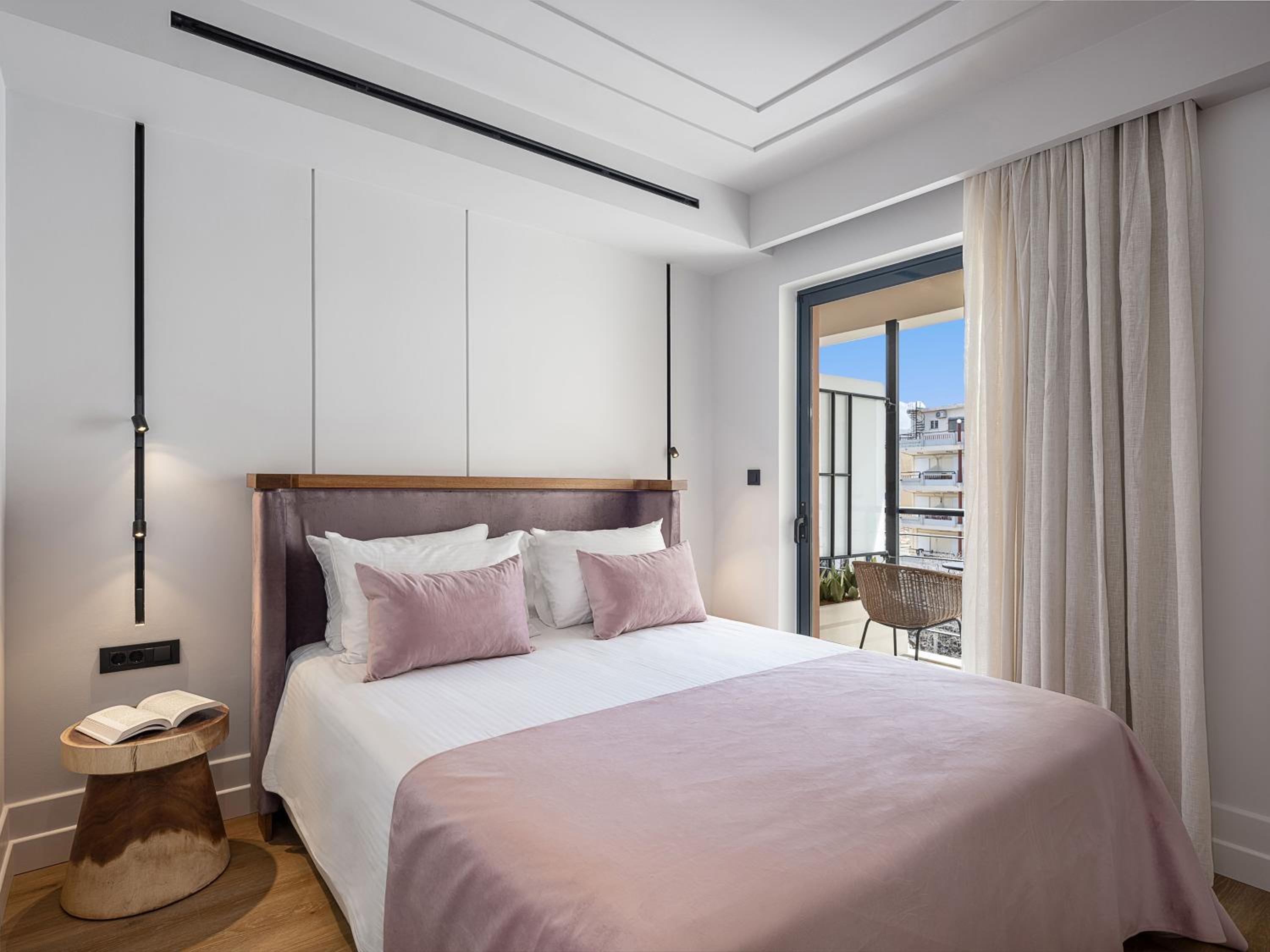 Petite Double Room - Photo 14