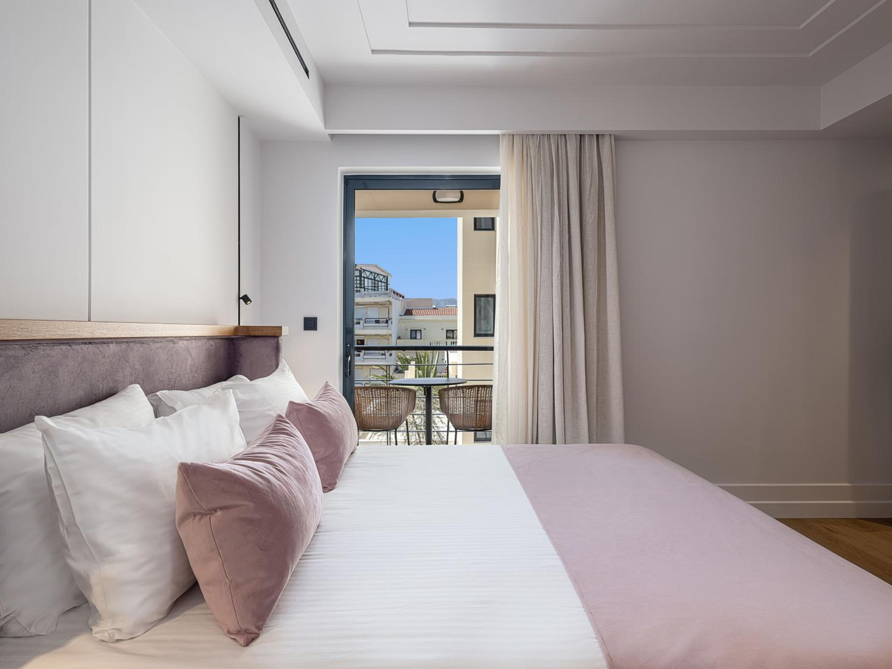 Petite Double Room - Photo 13