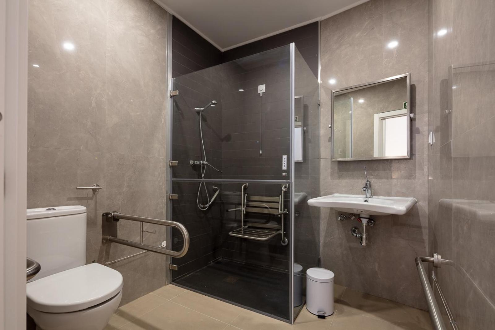 Double Room - Disability Access - Photo 3