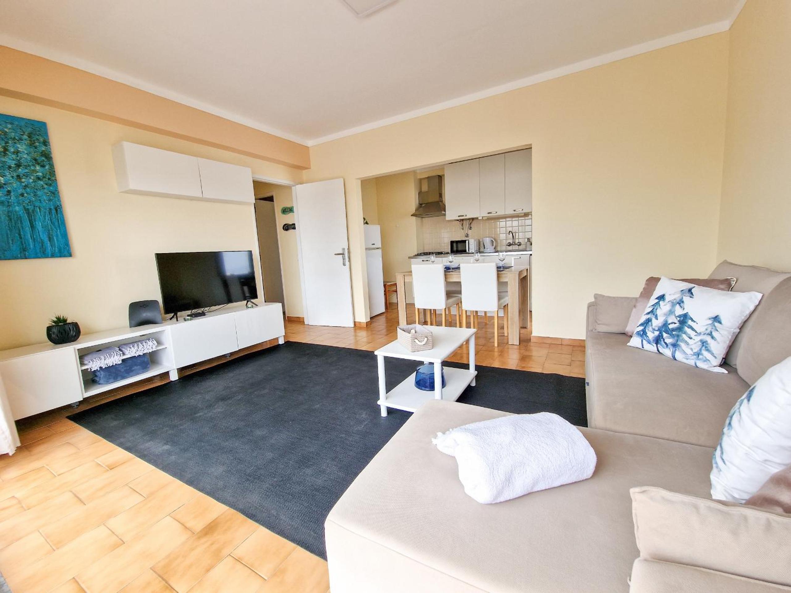 Apartment with Balcony photo 1