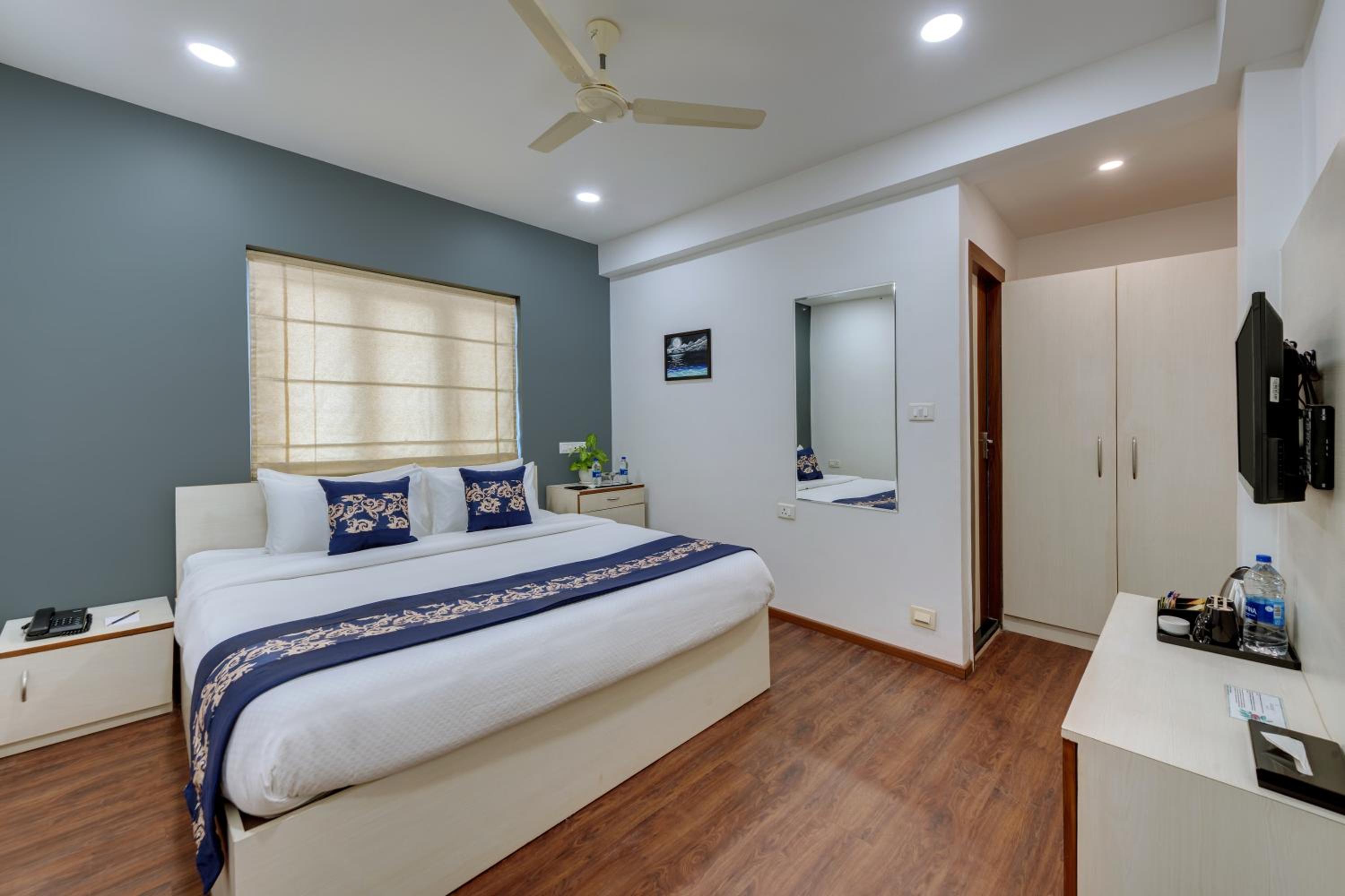 Standard King Room - Photo 1