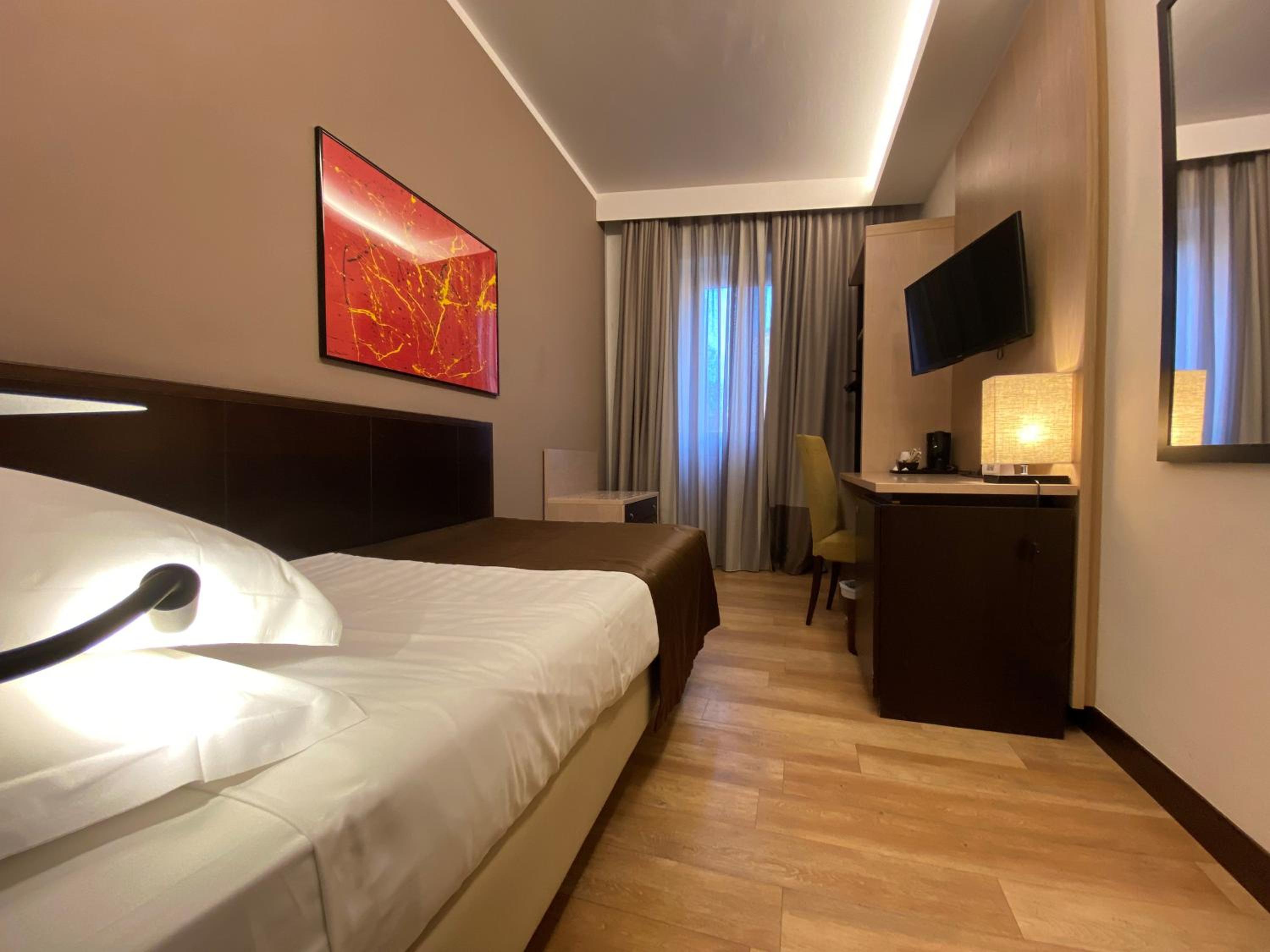 Single Room - Photo 1