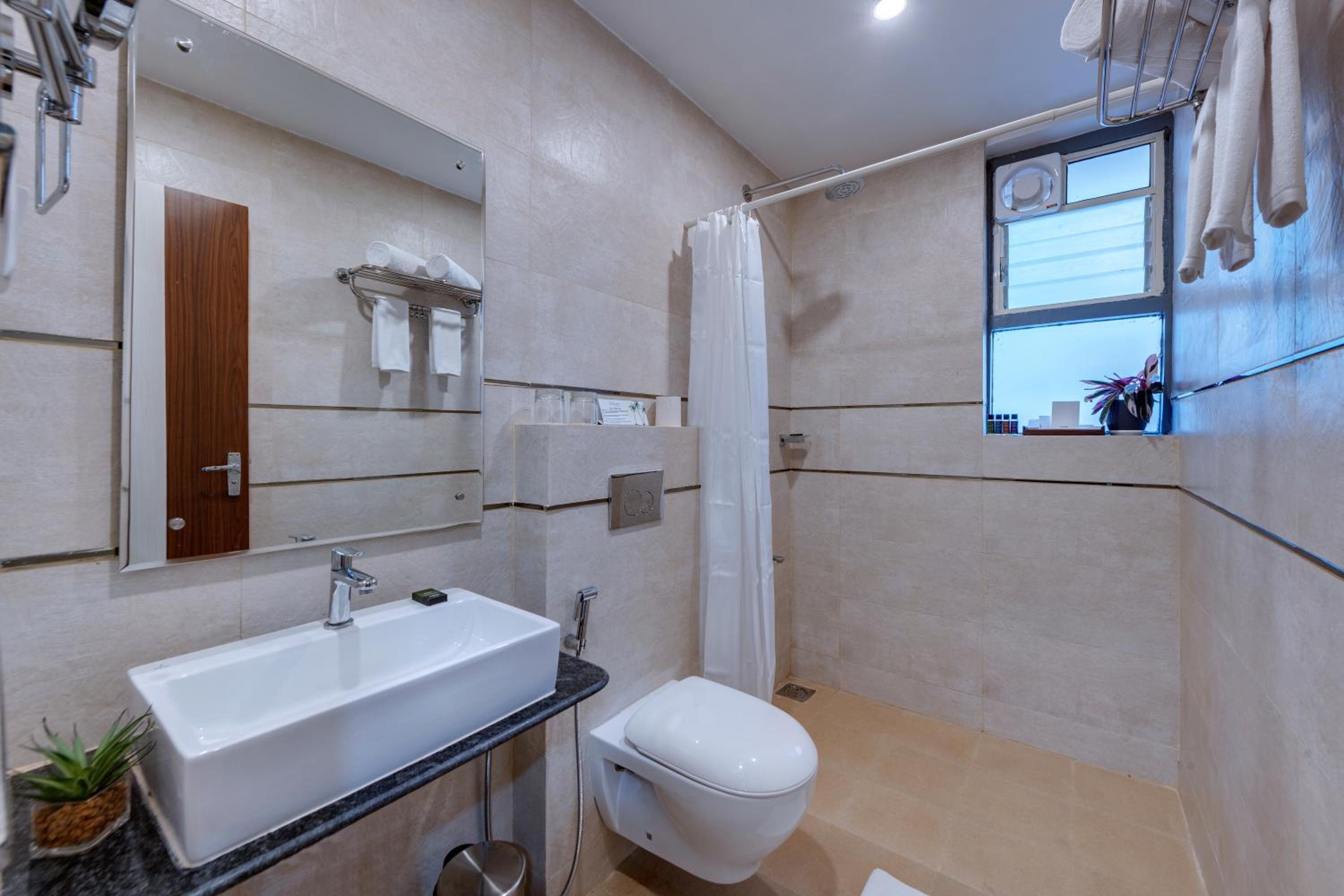 Standard King Room - Photo 2