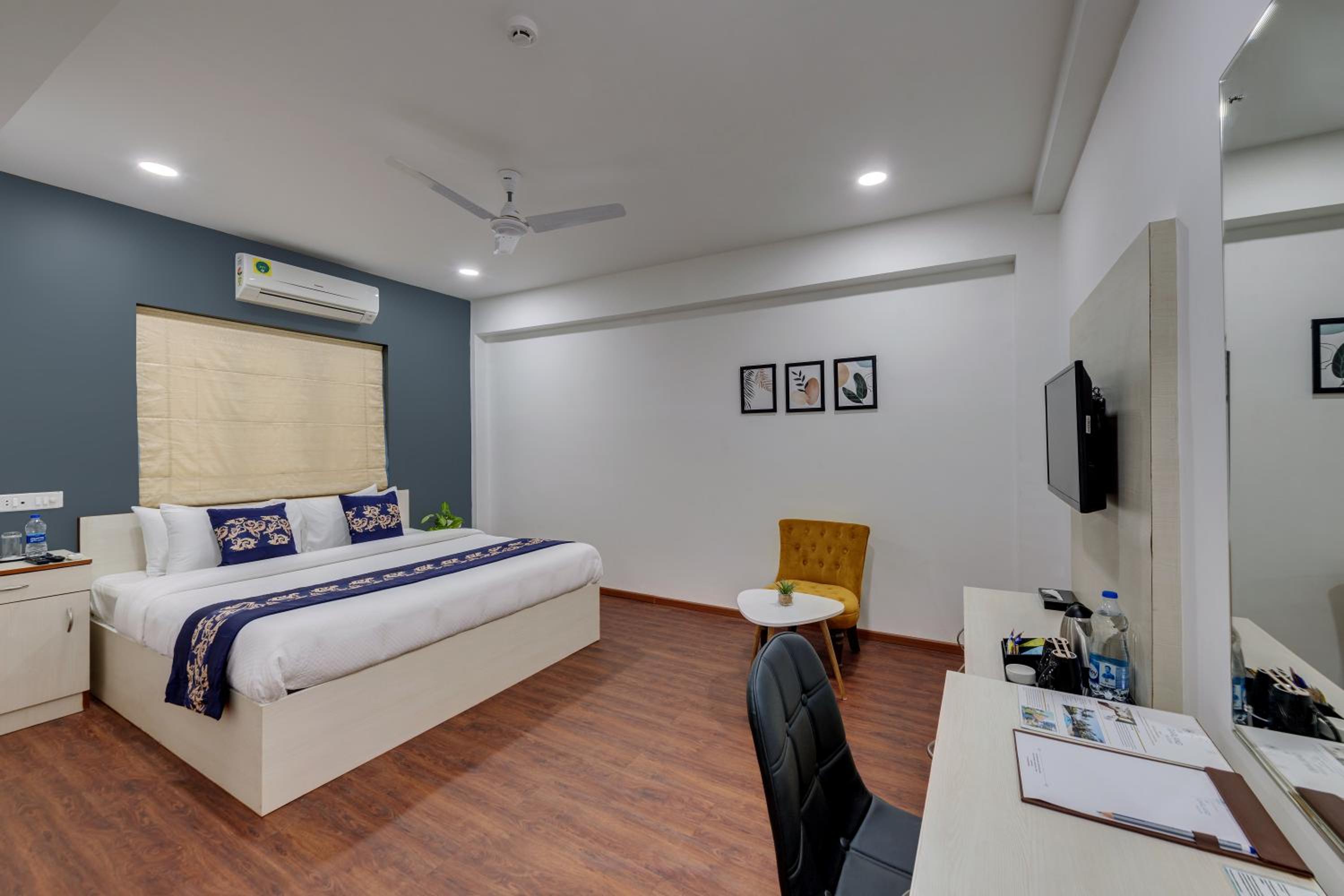 Deluxe King Room - Photo 3