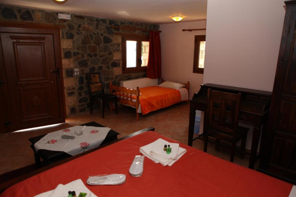 Basic Triple Room photo 1