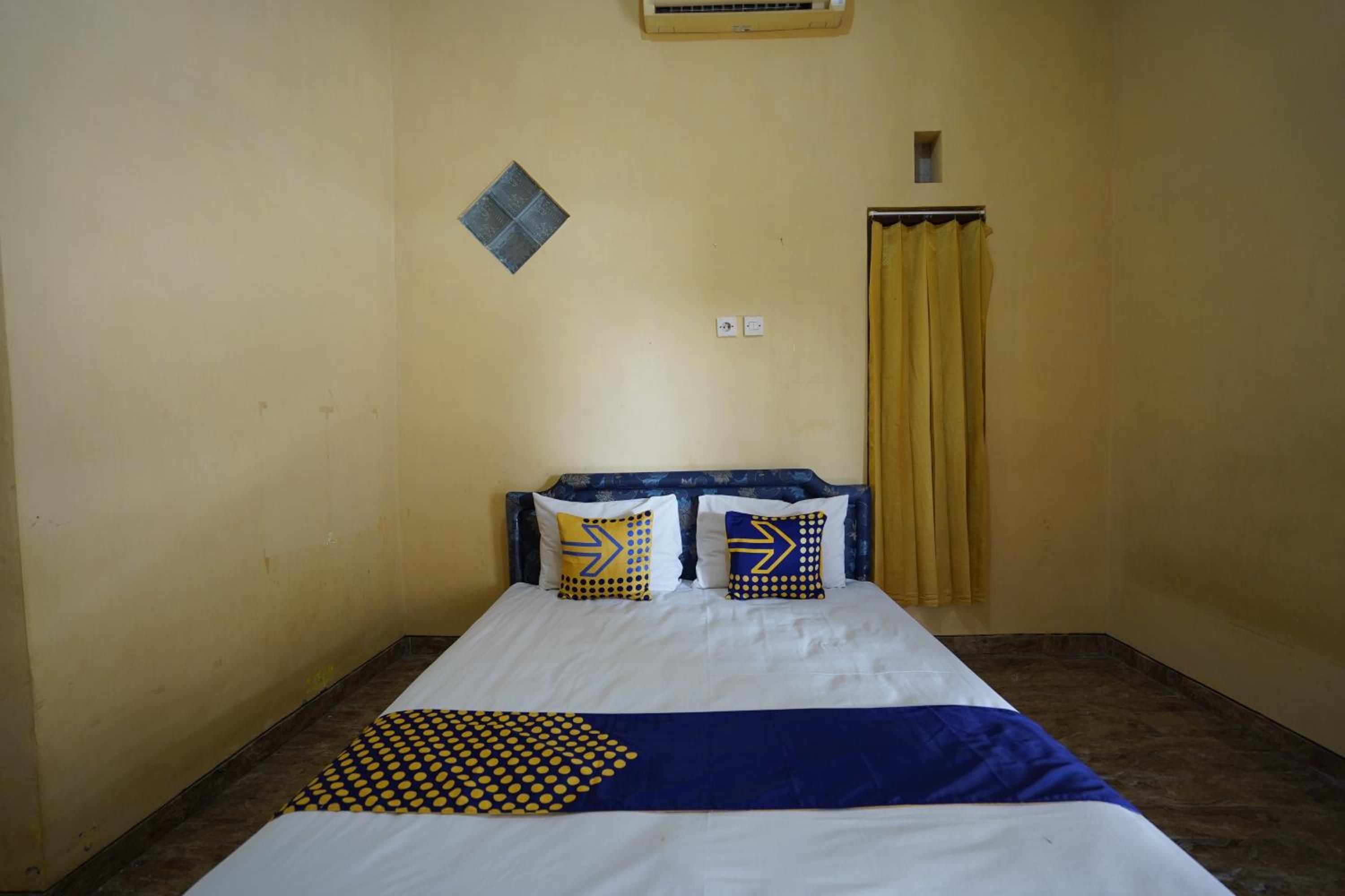 Budget Double Room - Photo 21