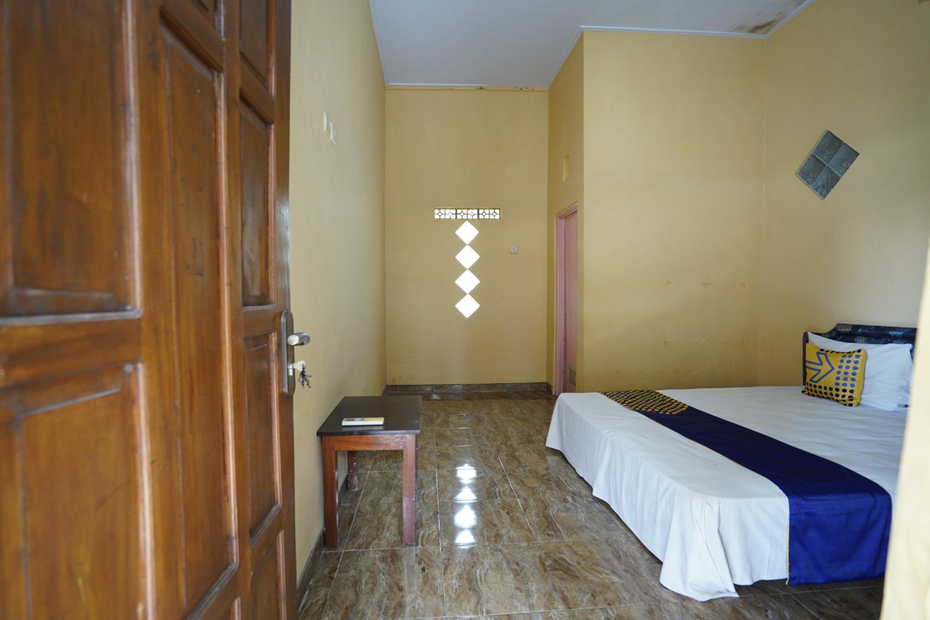 Budget Double Room - Photo 6