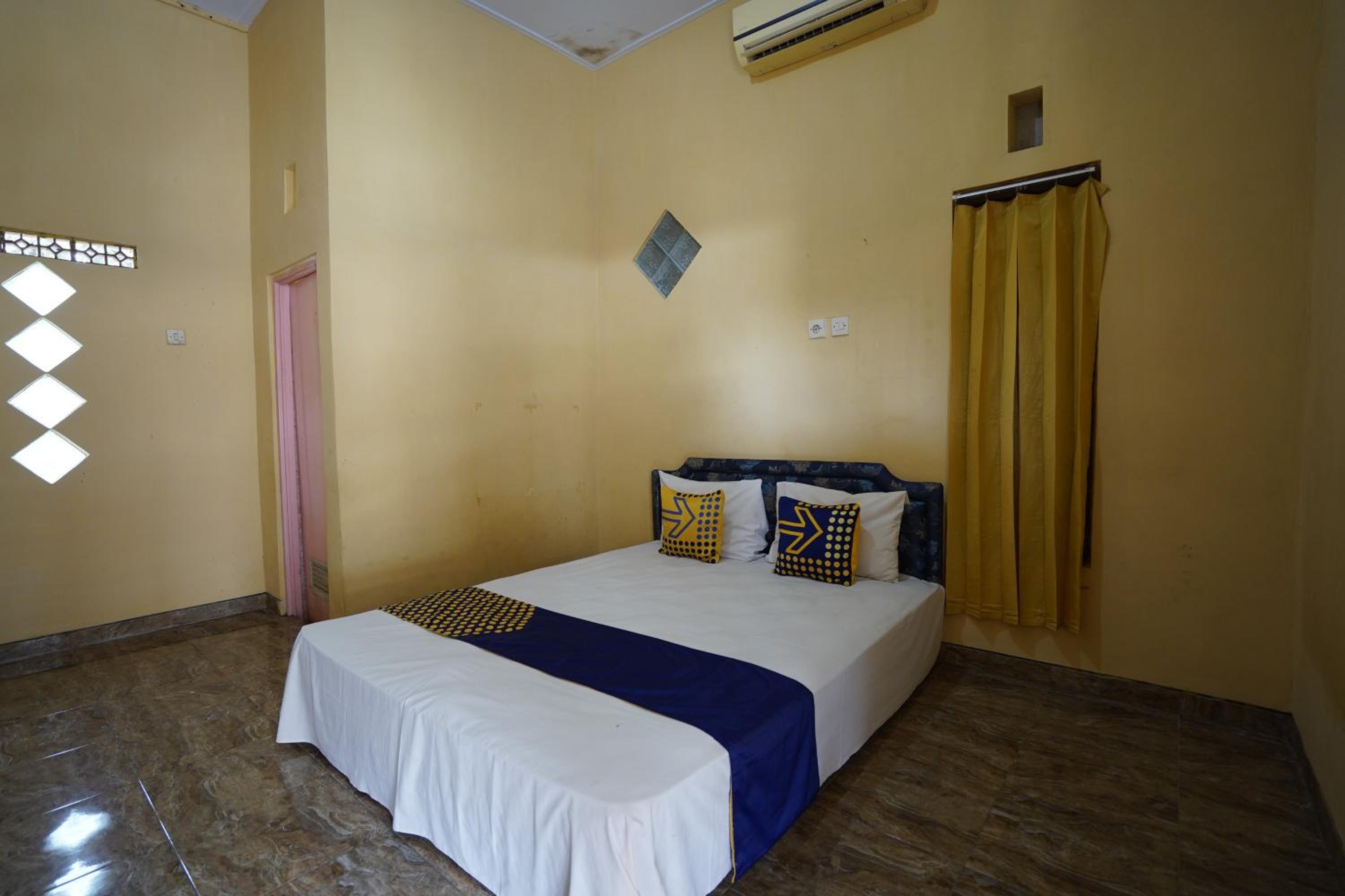 Budget Double Room - Photo 5