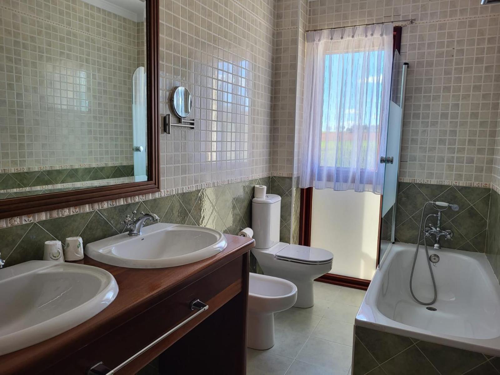 Deluxe Double Room with Bath photo 2
