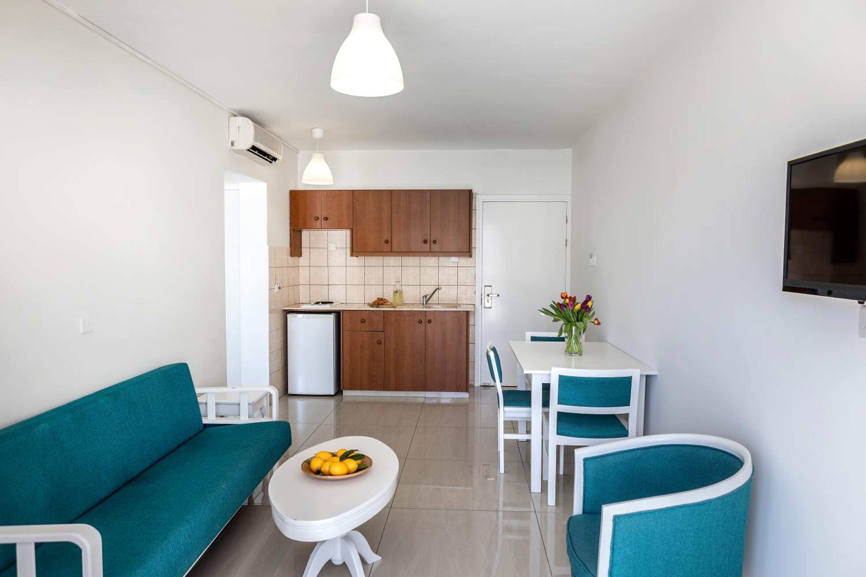 One-Bedroom Apartment - Photo 12