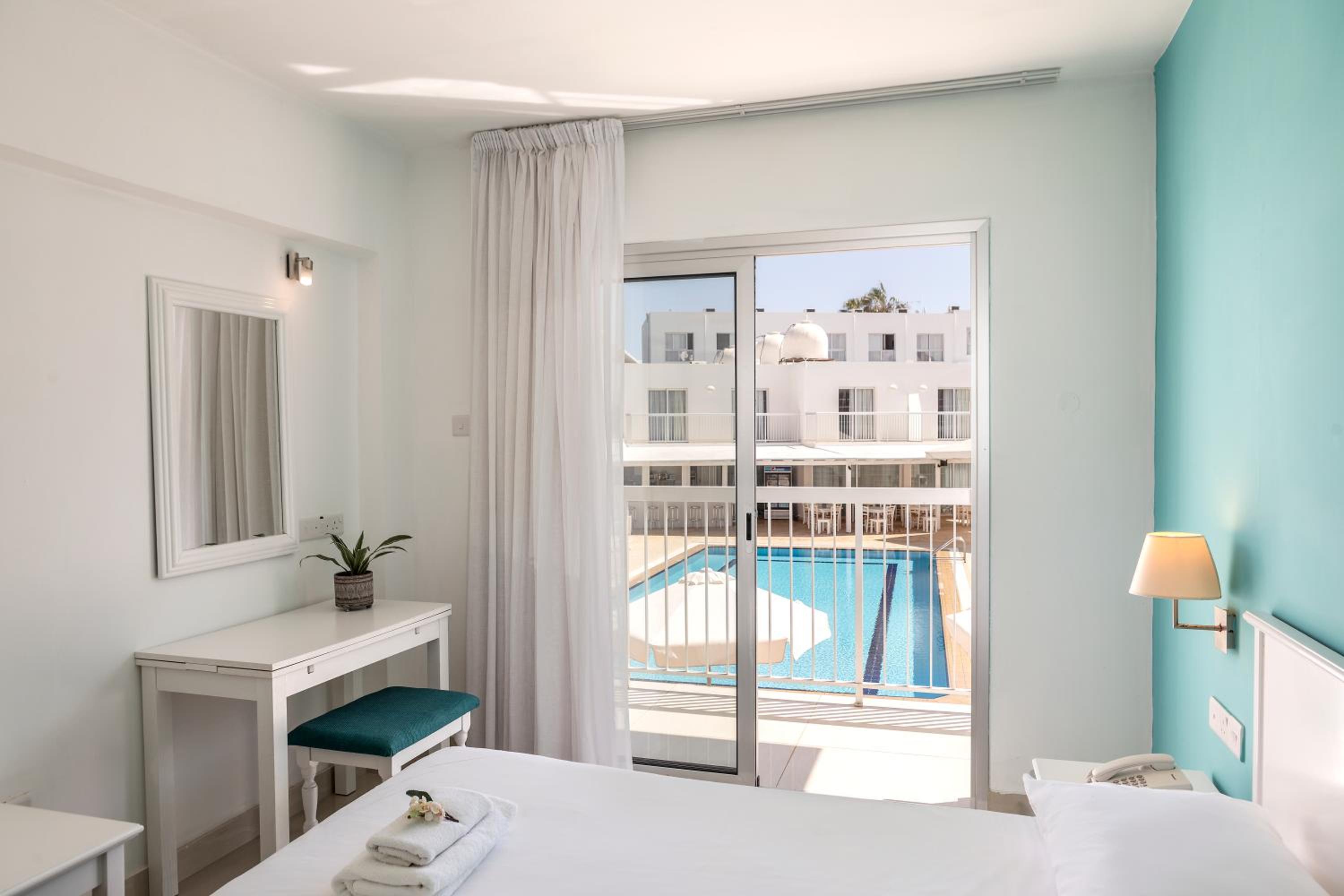 Apartment with Pool View  - Photo 5