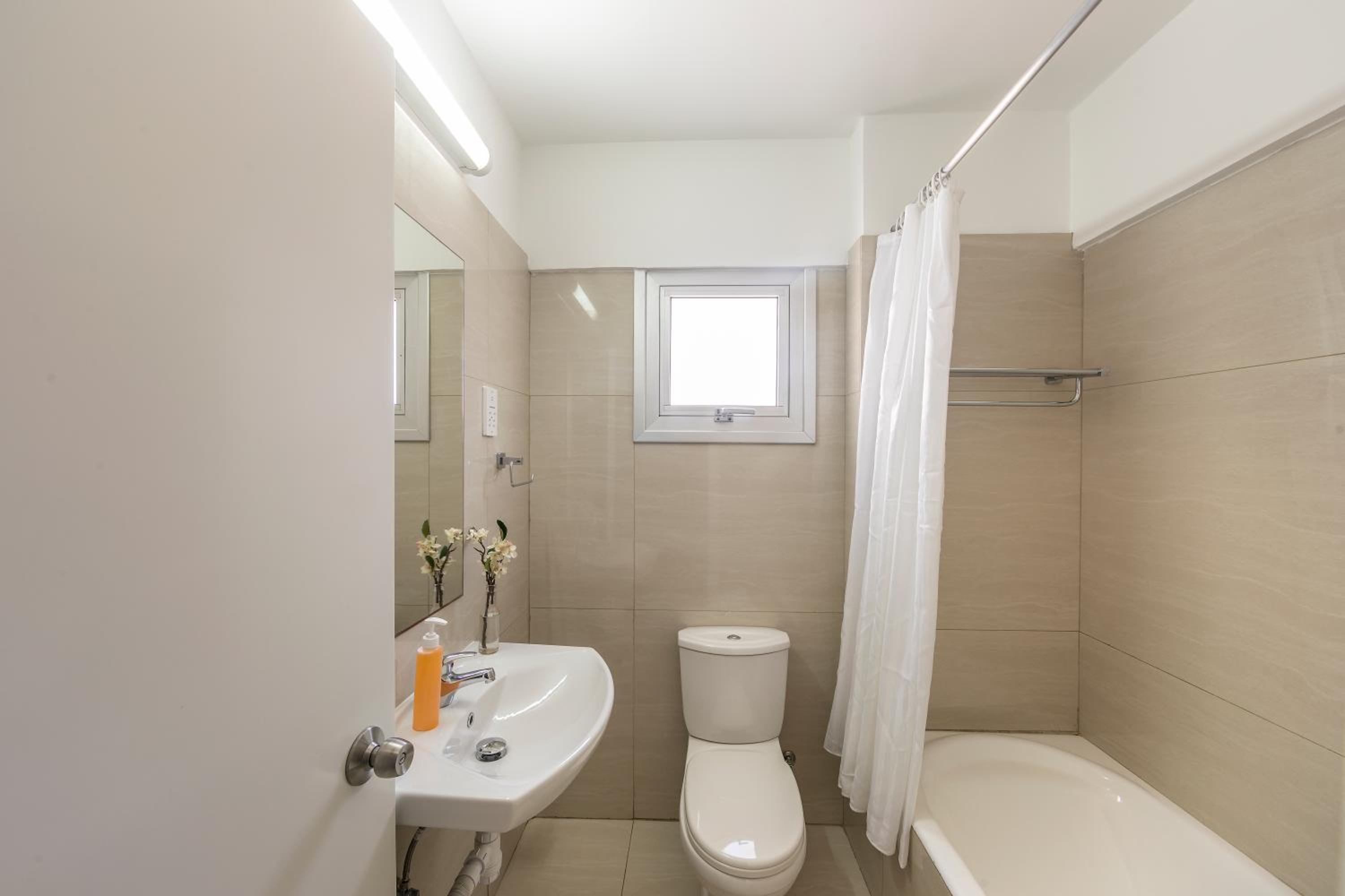 Studio Apartment - Photo 4