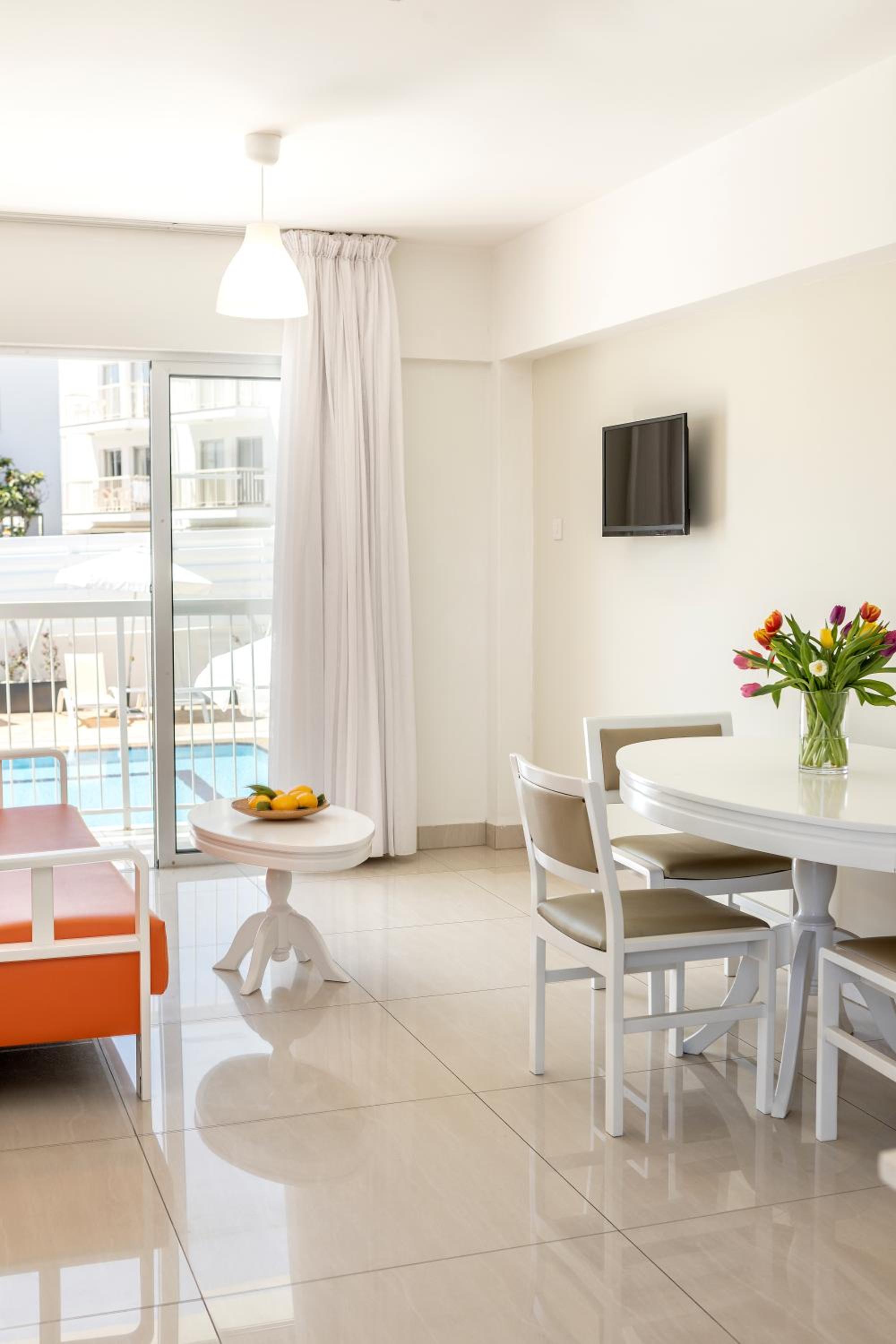 Apartment with Pool View  - Photo 7