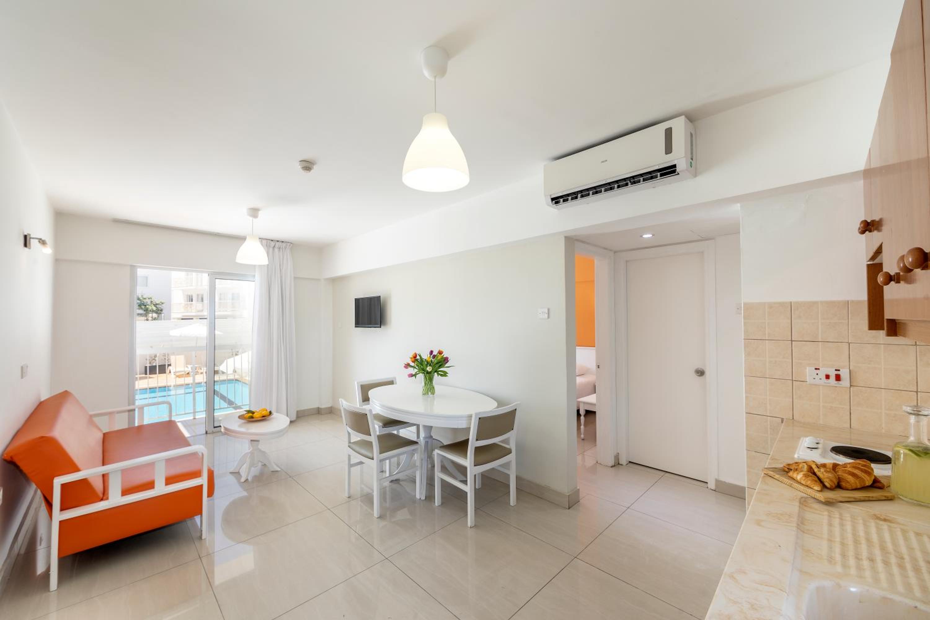 Apartment with Pool View  - Photo 17