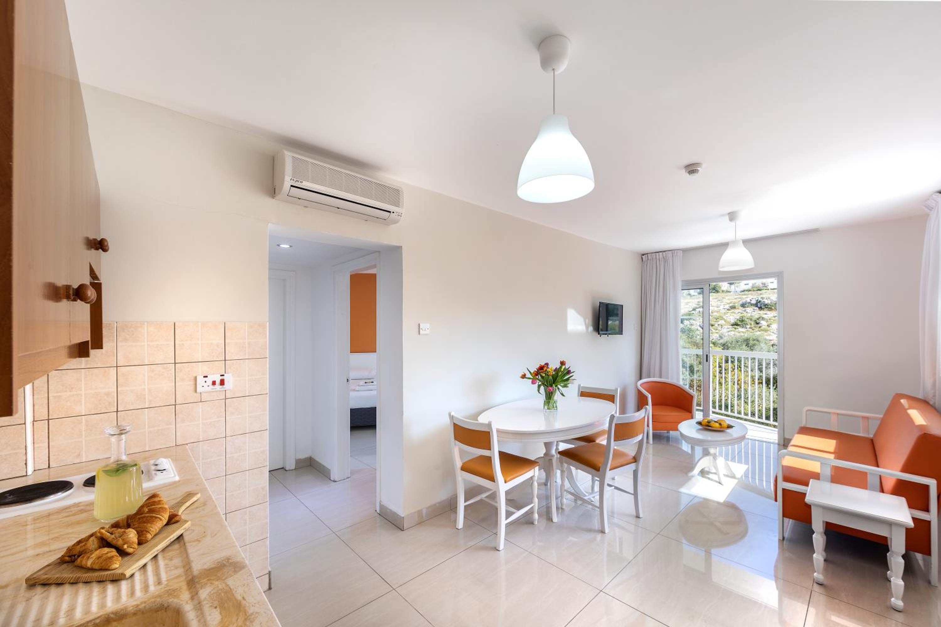 One-Bedroom Apartment - Photo 6
