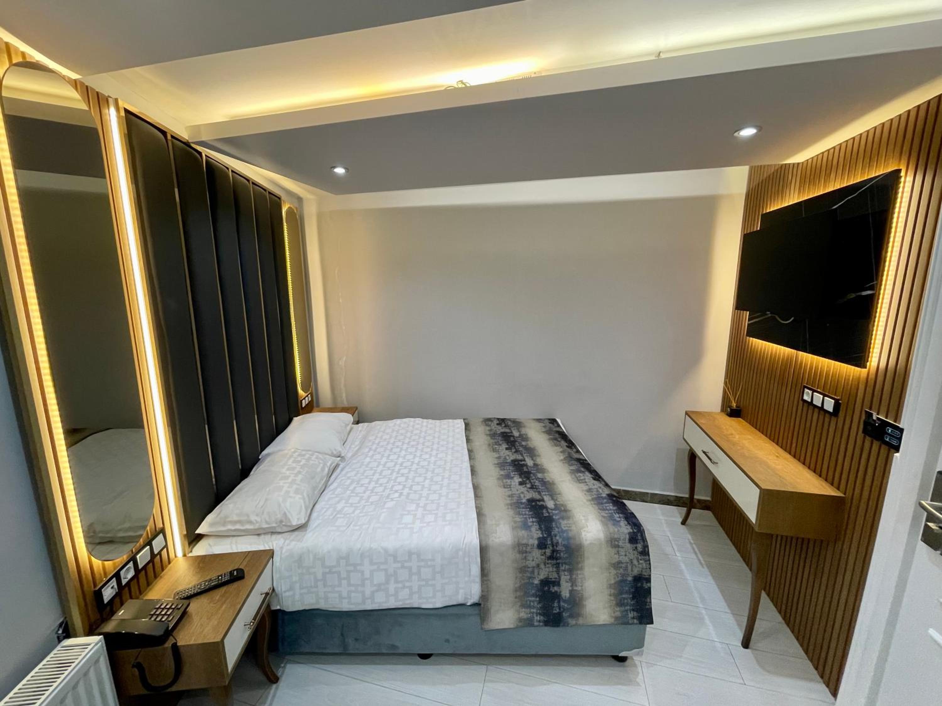 Budget Double or Twin Room in Basement photo 1