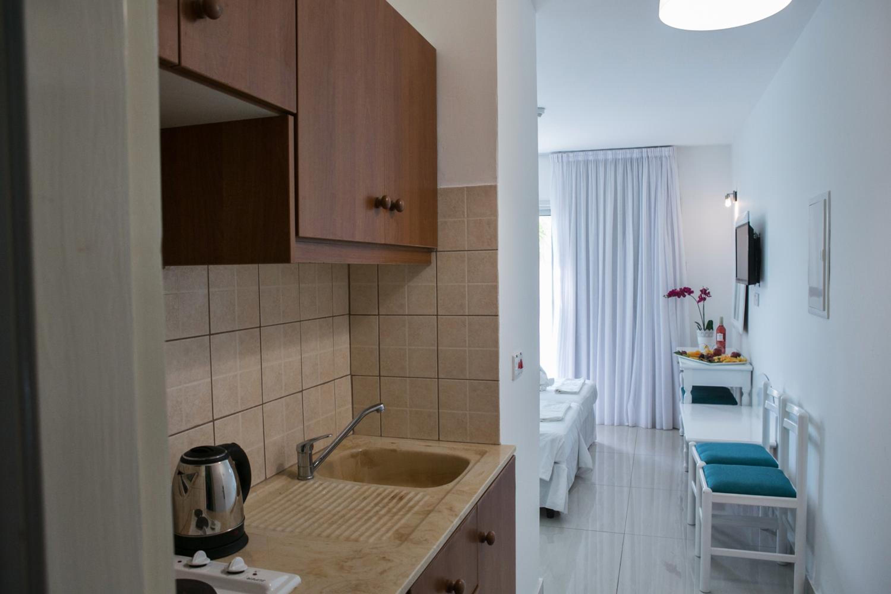 Studio Apartment - Photo 2