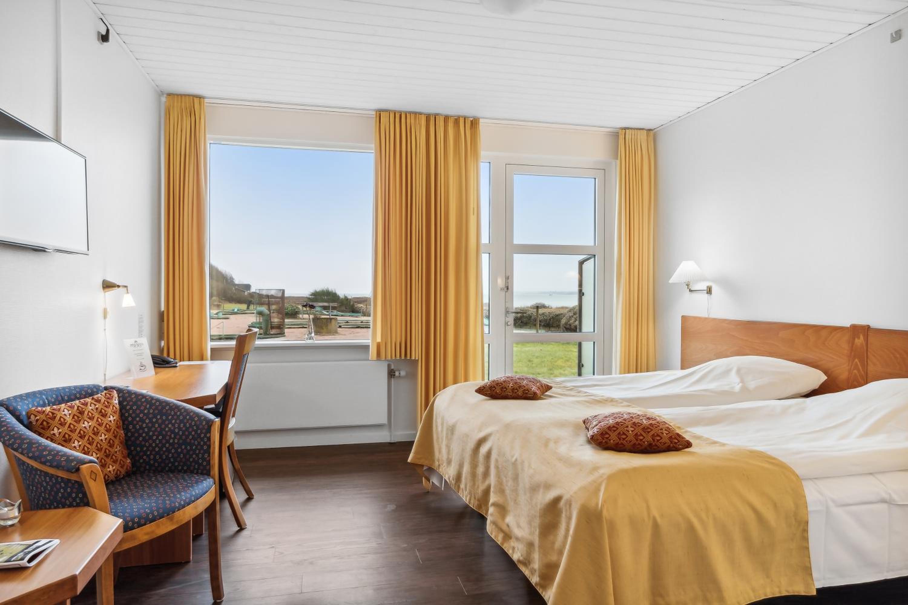 Superior Double or Twin Room with Fjord View - Photo 1