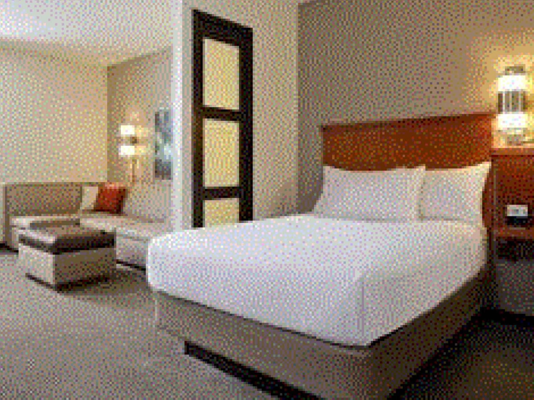 King Room with Sofa Bed and Accessible Tub - Disability Access - Photo 4