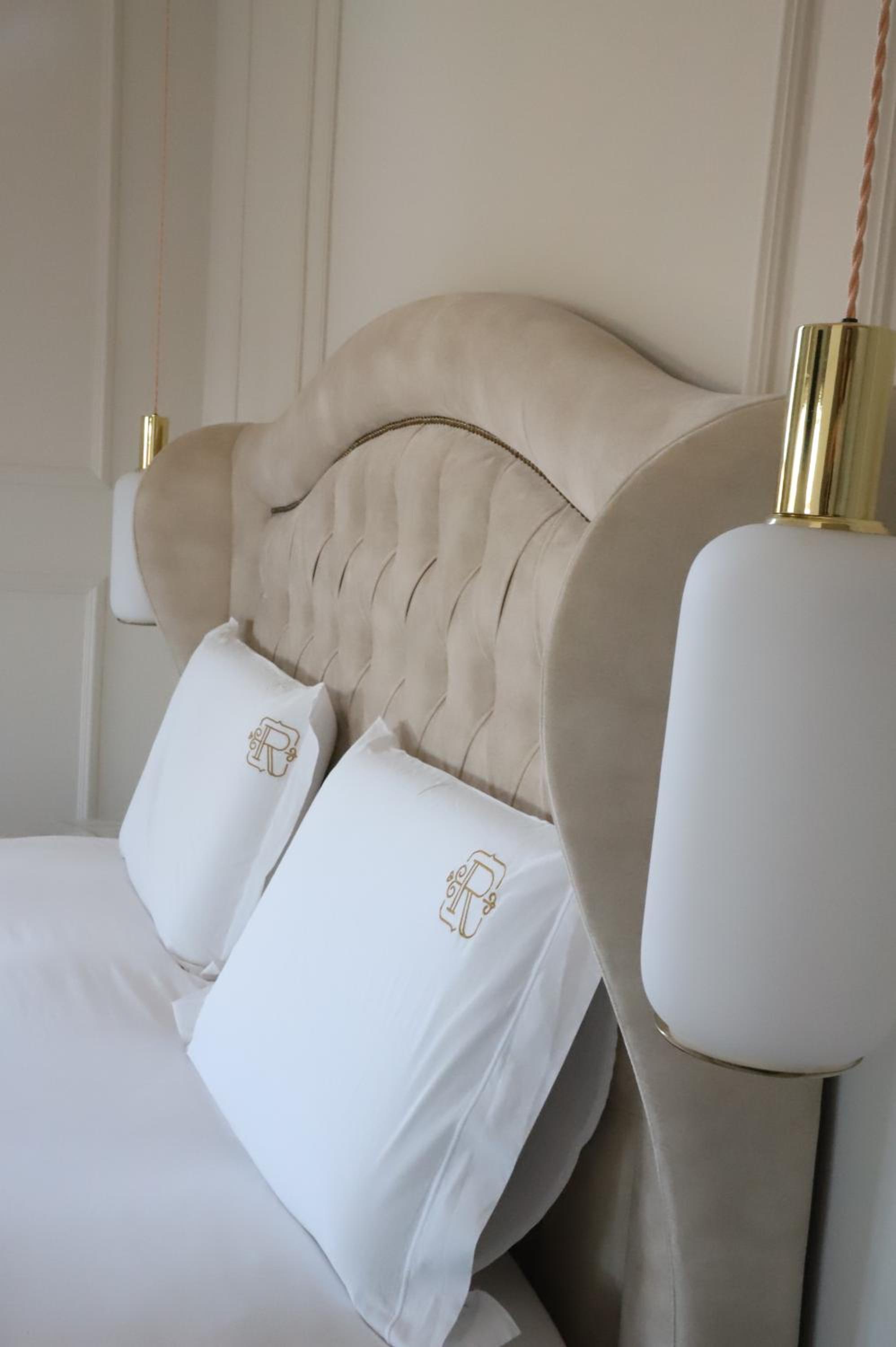 Deluxe Queen Suite