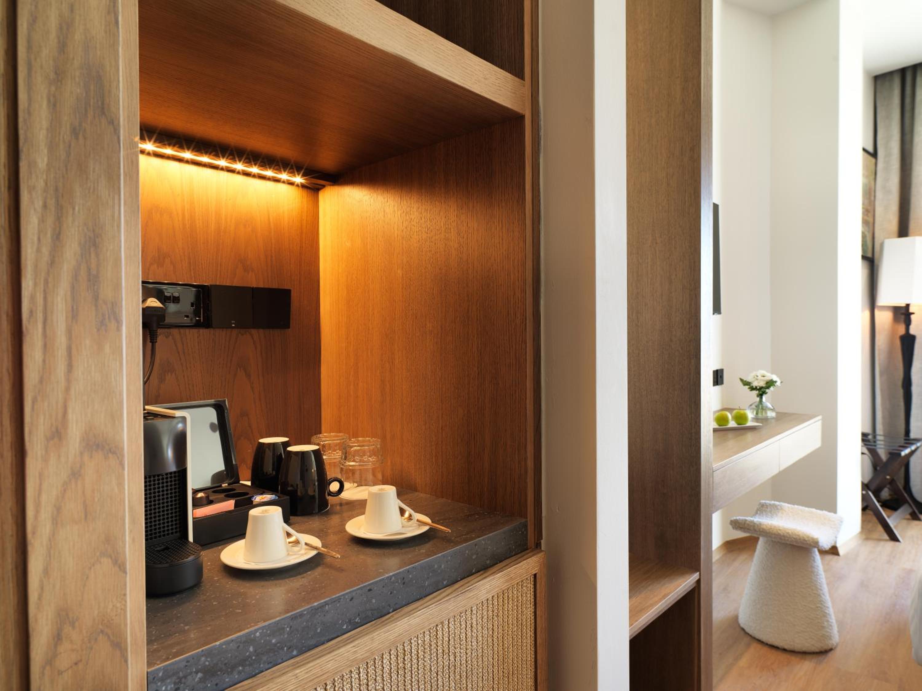 Executive Room City View with Business Lounge Access thumbnail 6