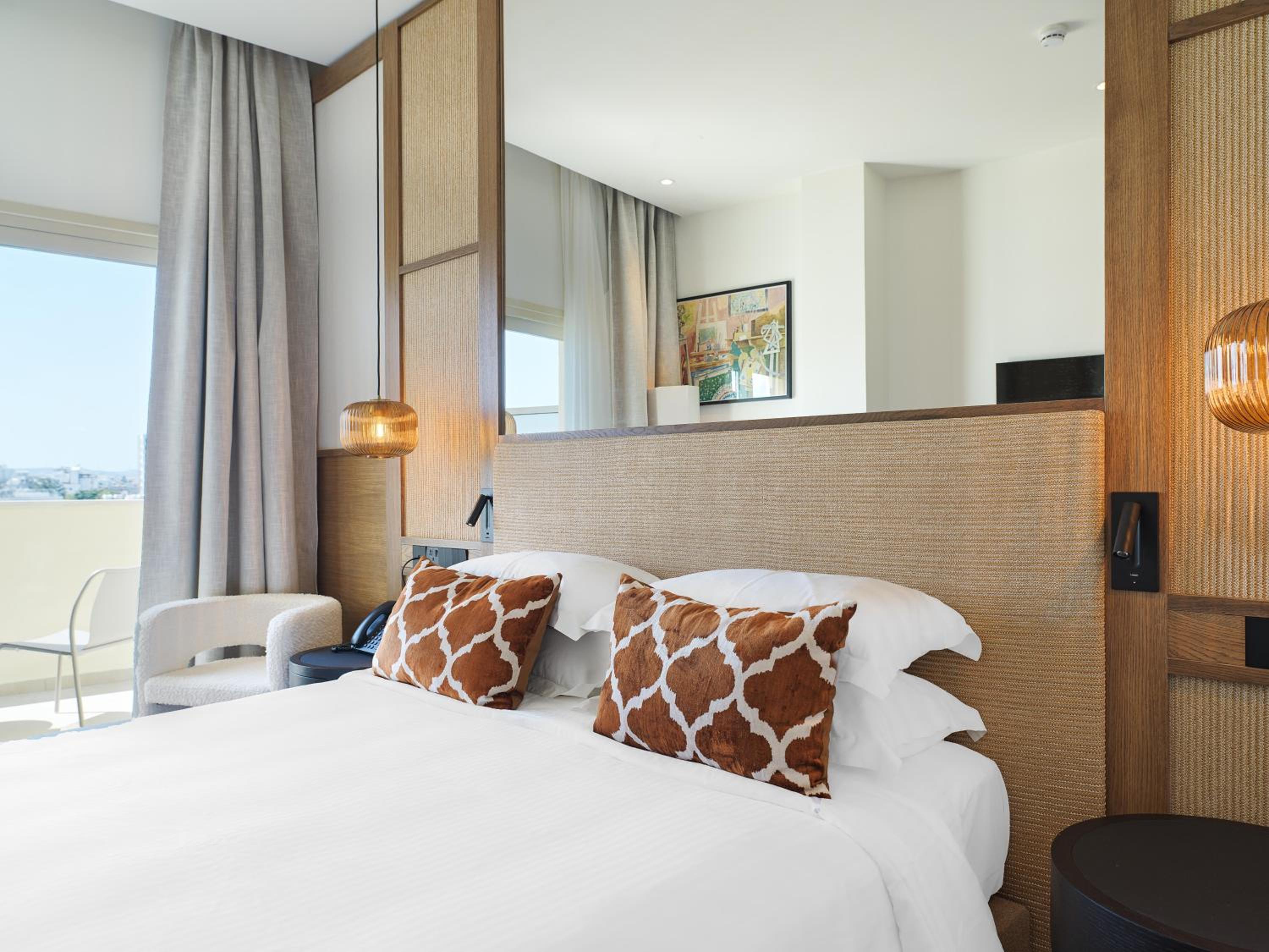 Executive Room City View with Business Lounge Access - Photo 8
