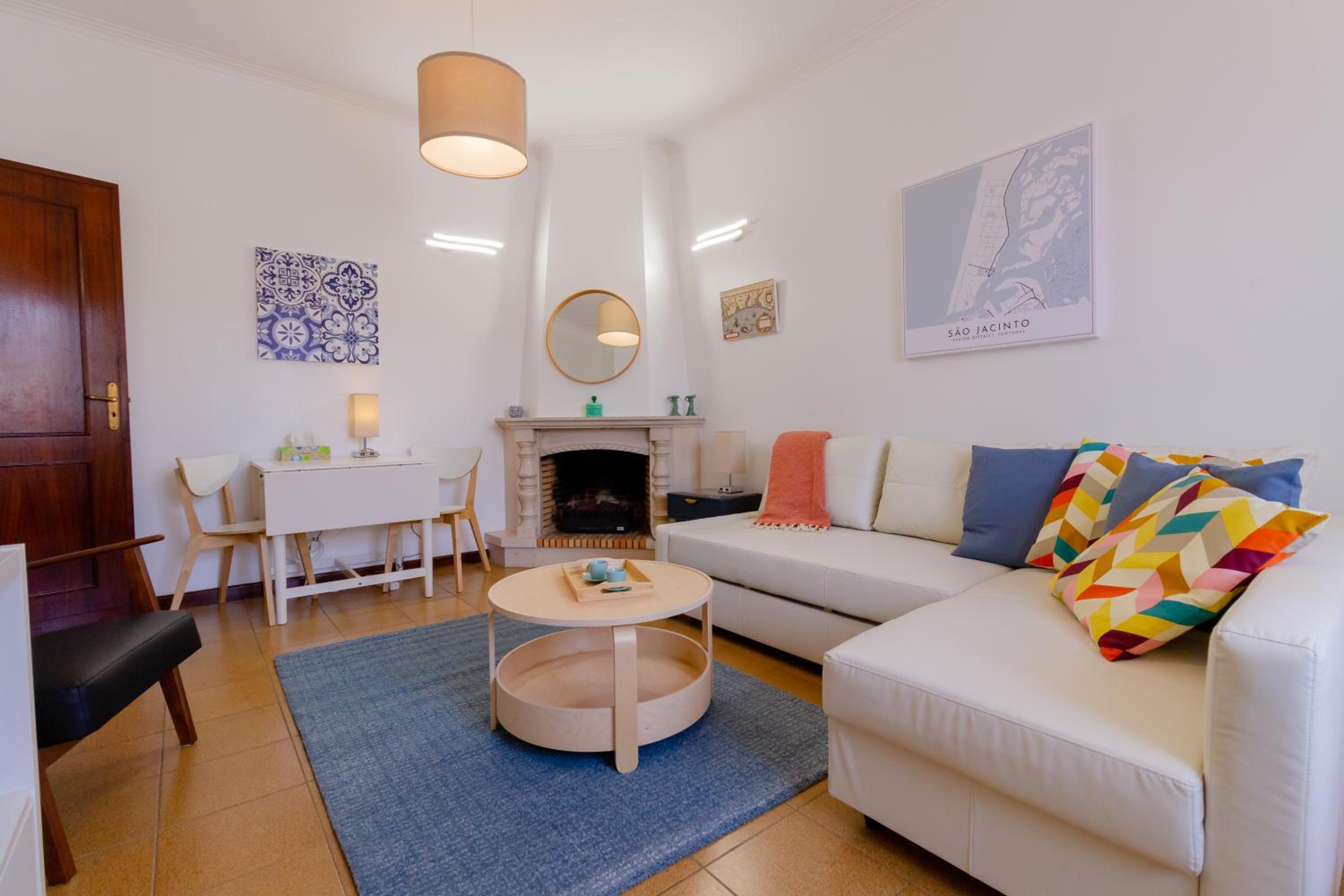 One-Bedroom Apartment photo 1