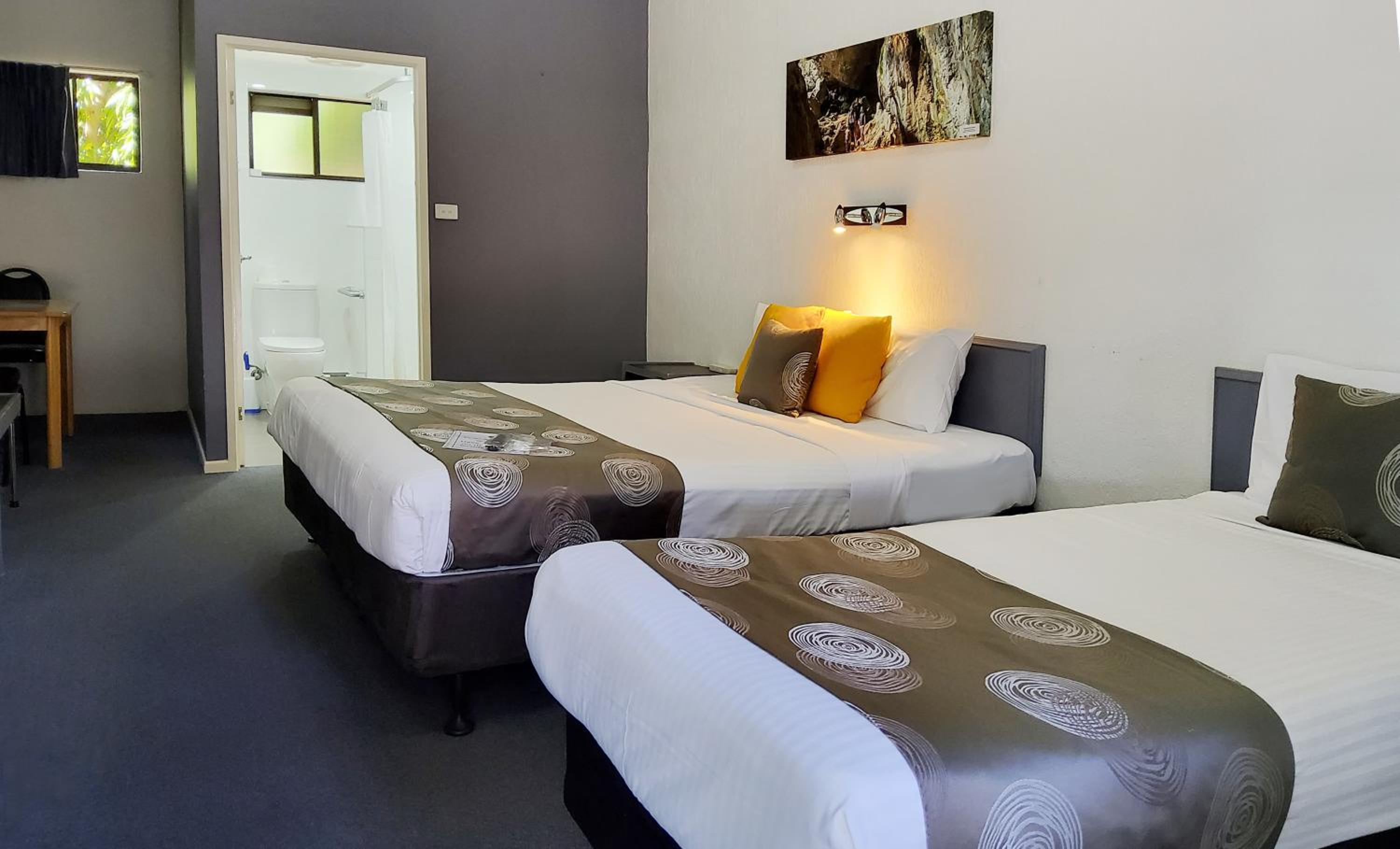 Twin Room - Disability Access (Non Pet) photo 1