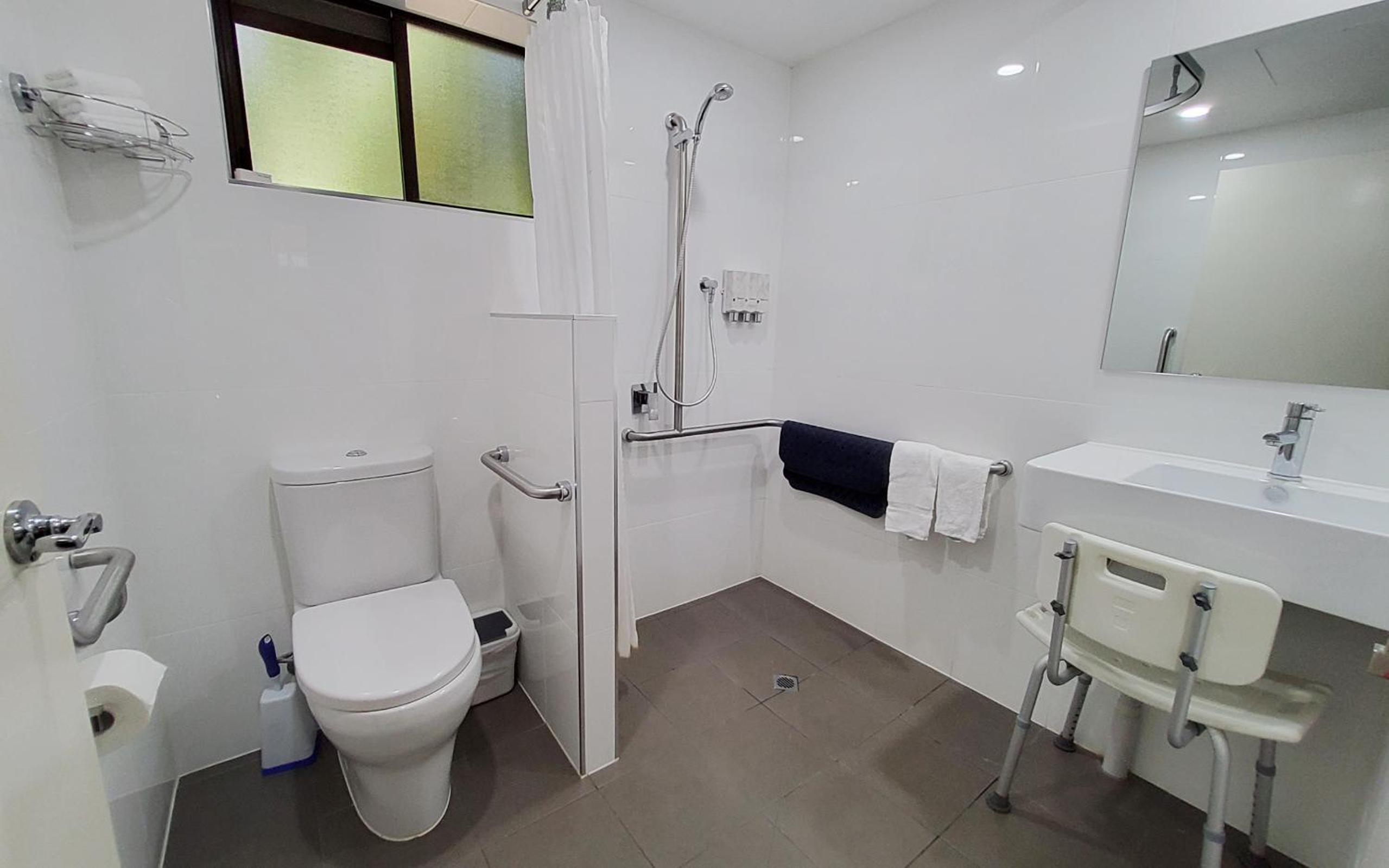 Twin Room - Disability Access (Non Pet) photo 2