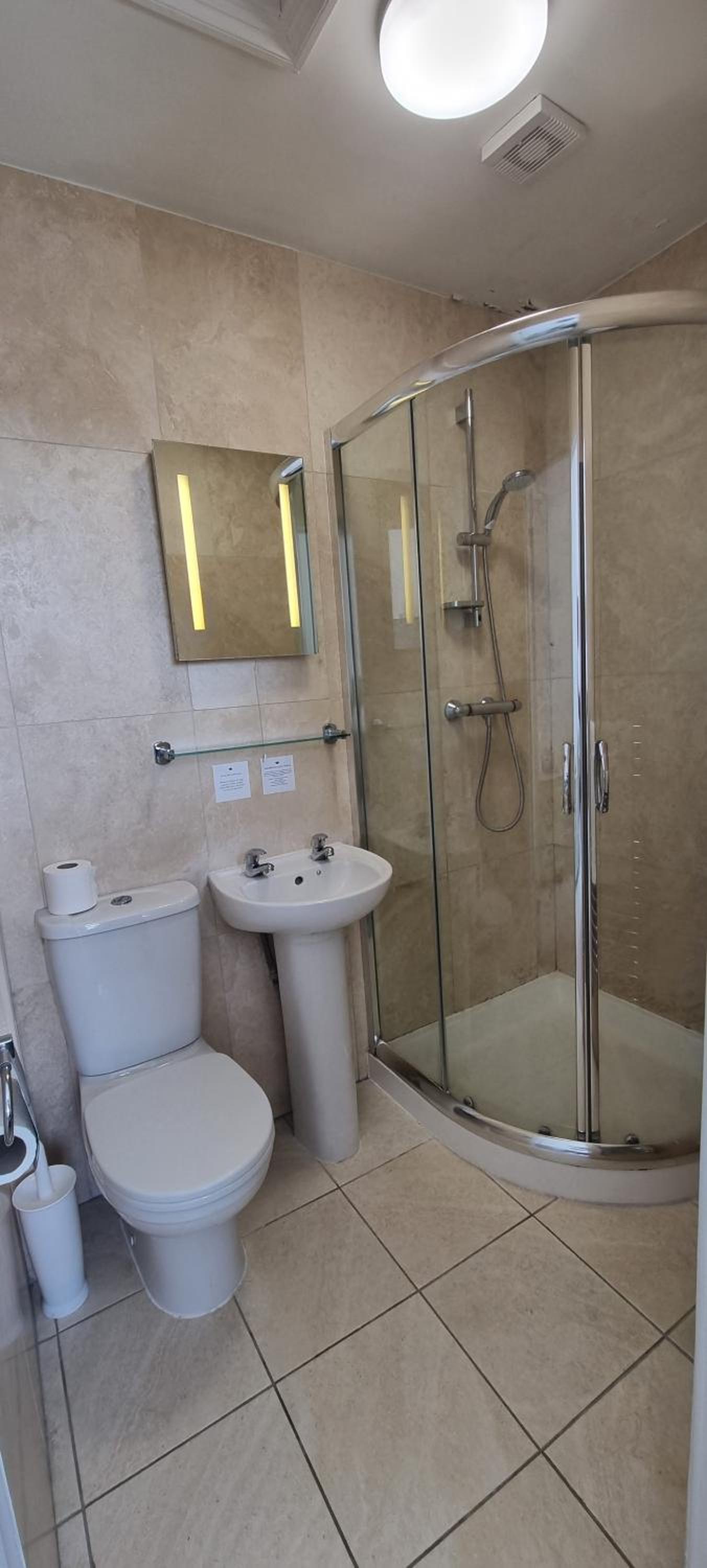 Standard Double Room - Photo 3