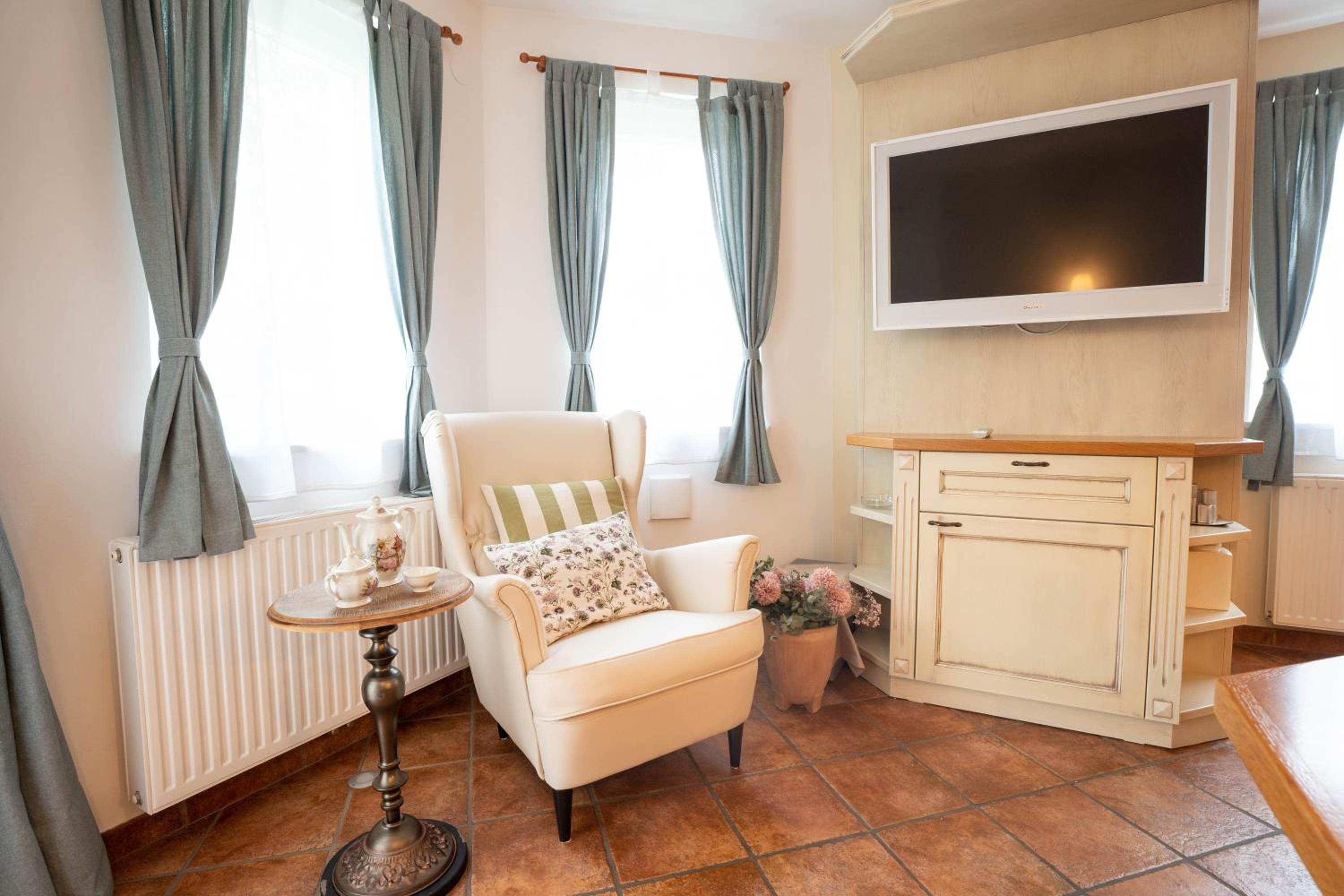 Two-Bedroom Apartment with Terrace photo 3