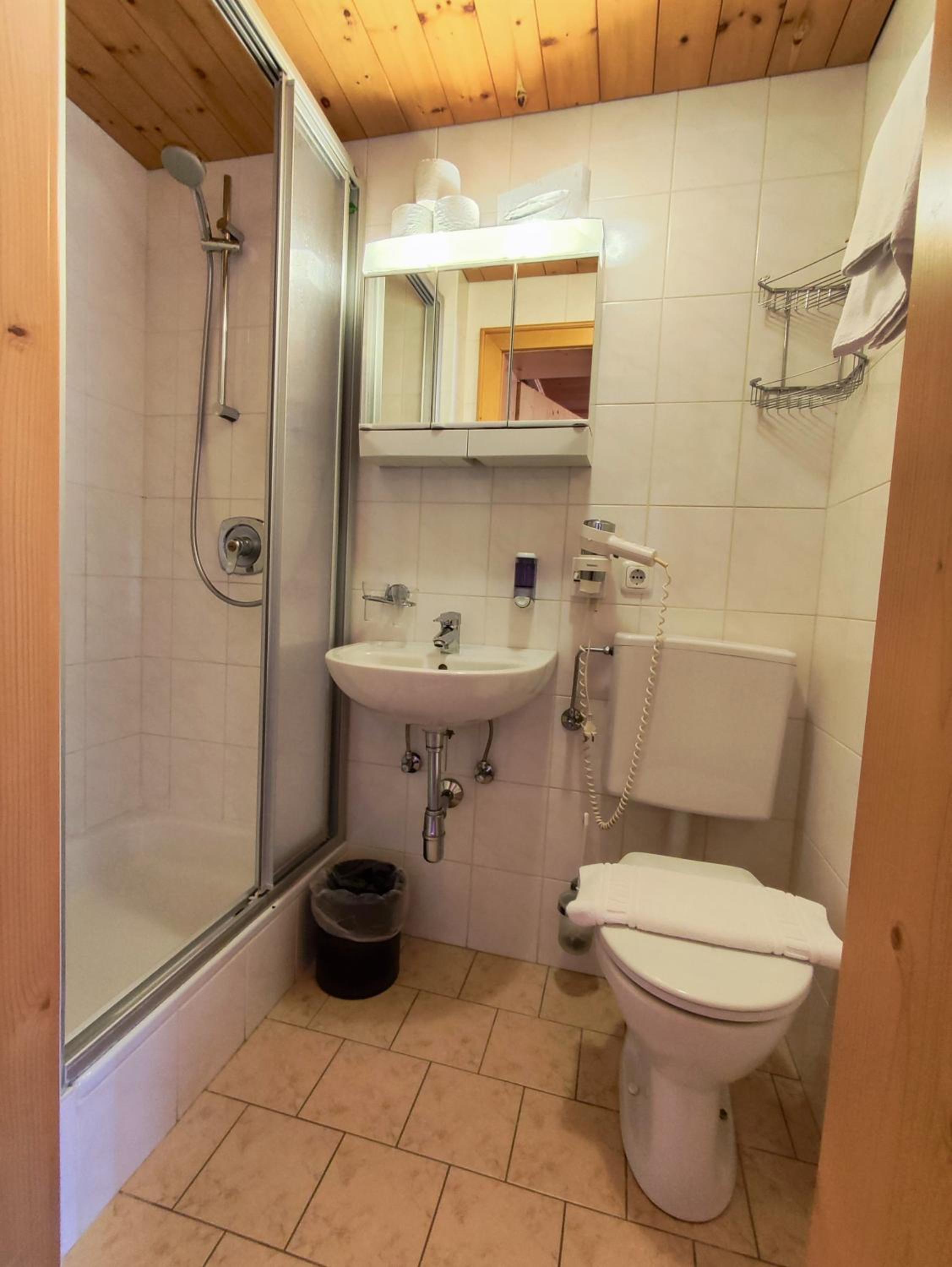 Double Room - Photo 6