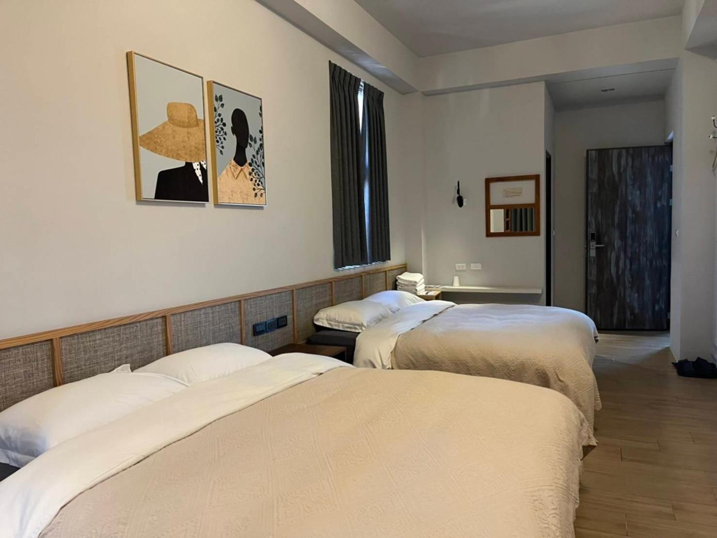 Quadruple Room with Private Bathroom photo 2