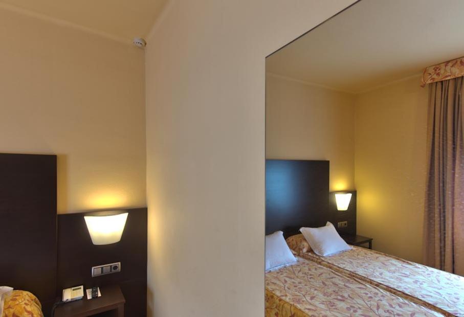 Triple room with fan photo 3