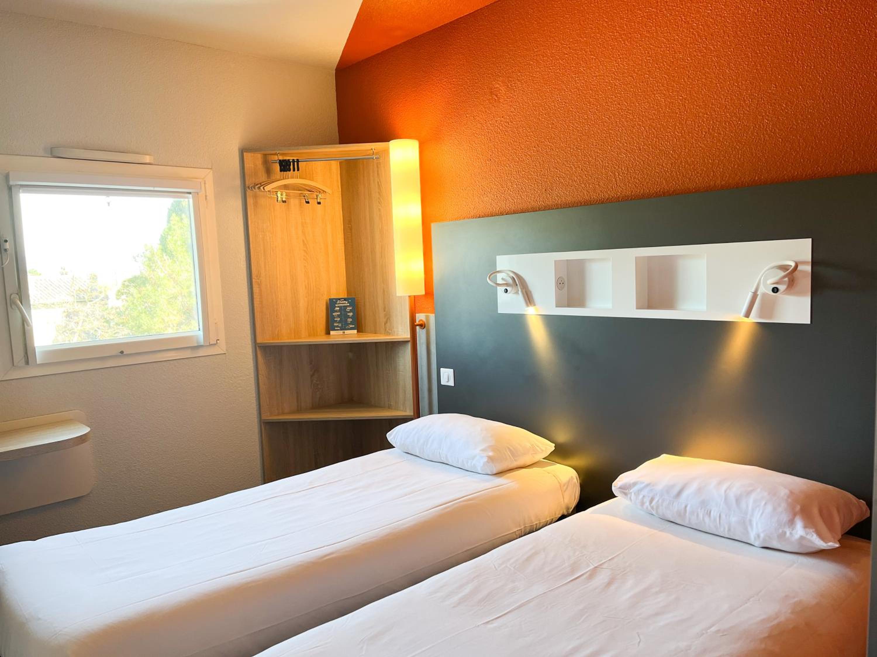 Standard Twin Room photo 3