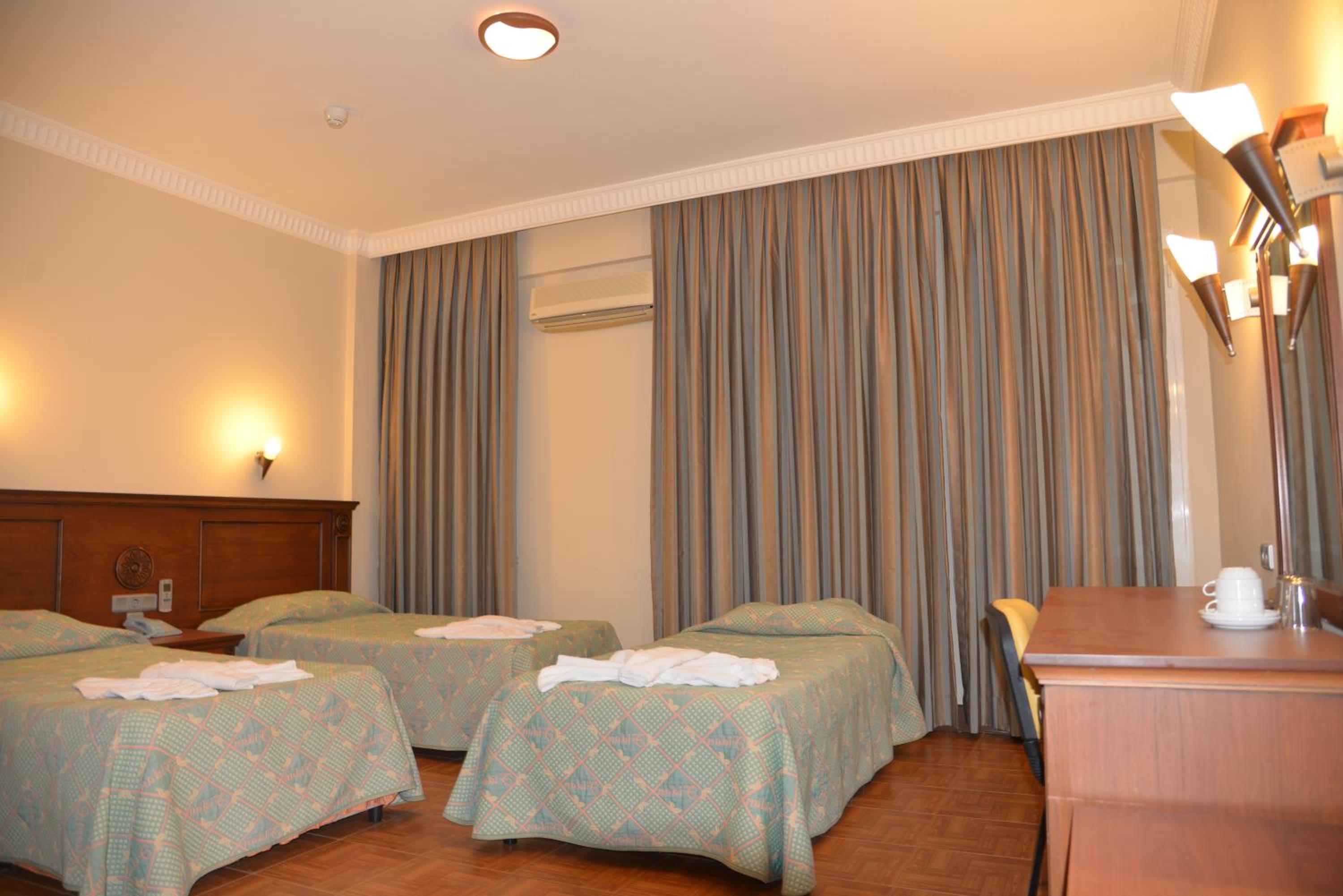 Standard Triple Room - Photo 1