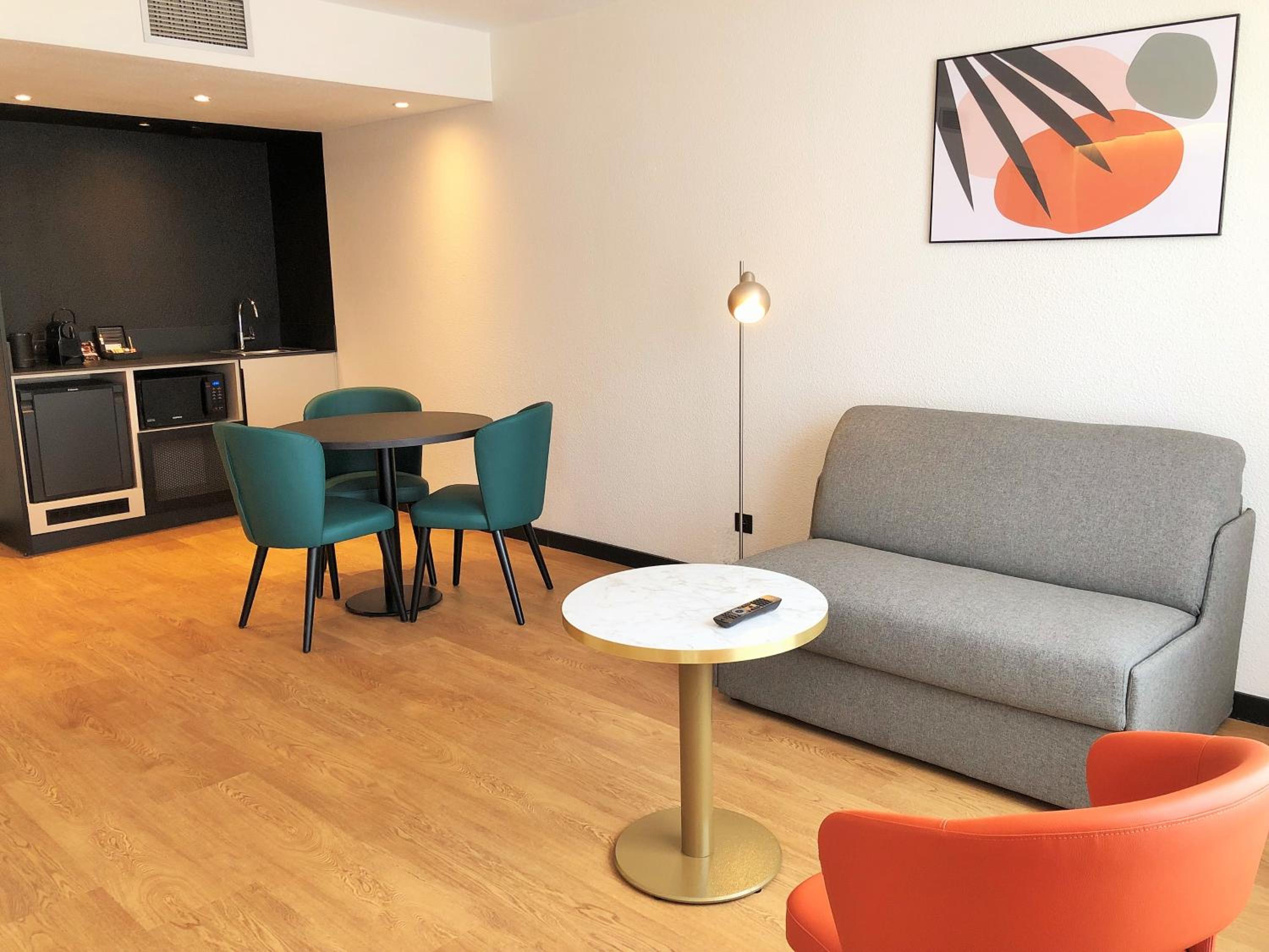 Standard Suite - Photo 12